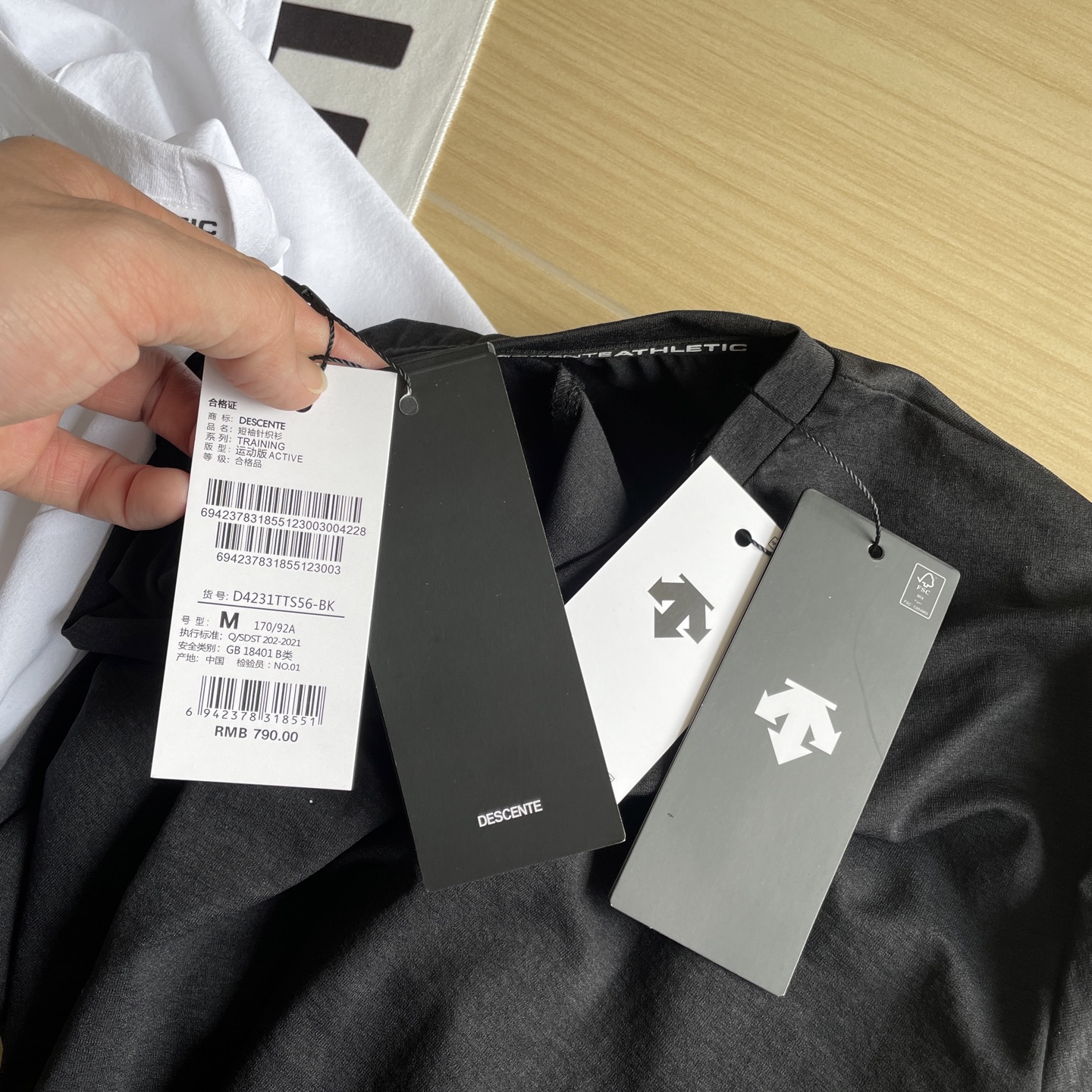 🖤细节图
柜子同款🆕🖤DESCENTE / 迪桑特25年夏季双色运动健身科技银离子面料TOUGH亲肤吸湿