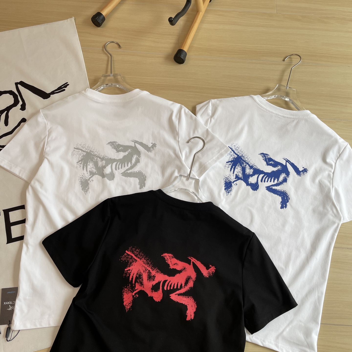 🖤主图
官网新款🆕🖤ARC'TERYX / 始祖鸟 男女款KRAGG SL 爽棉面料-模糊鸟标短袖T恤 
