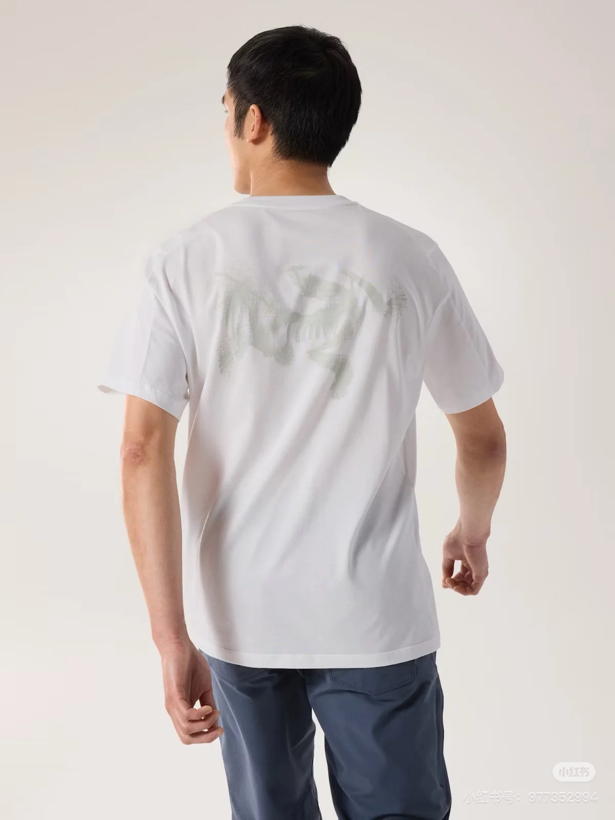 🖤模特+细节图
官网新款🆕🖤ARC'TERYX / 始祖鸟 男女款KRAGG SL 爽棉面料-模糊鸟标短