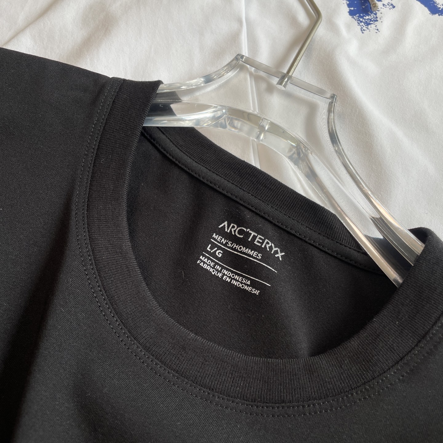 🖤模特+细节图
官网新款🆕🖤ARC'TERYX / 始祖鸟 男女款KRAGG SL 爽棉面料-模糊鸟标短