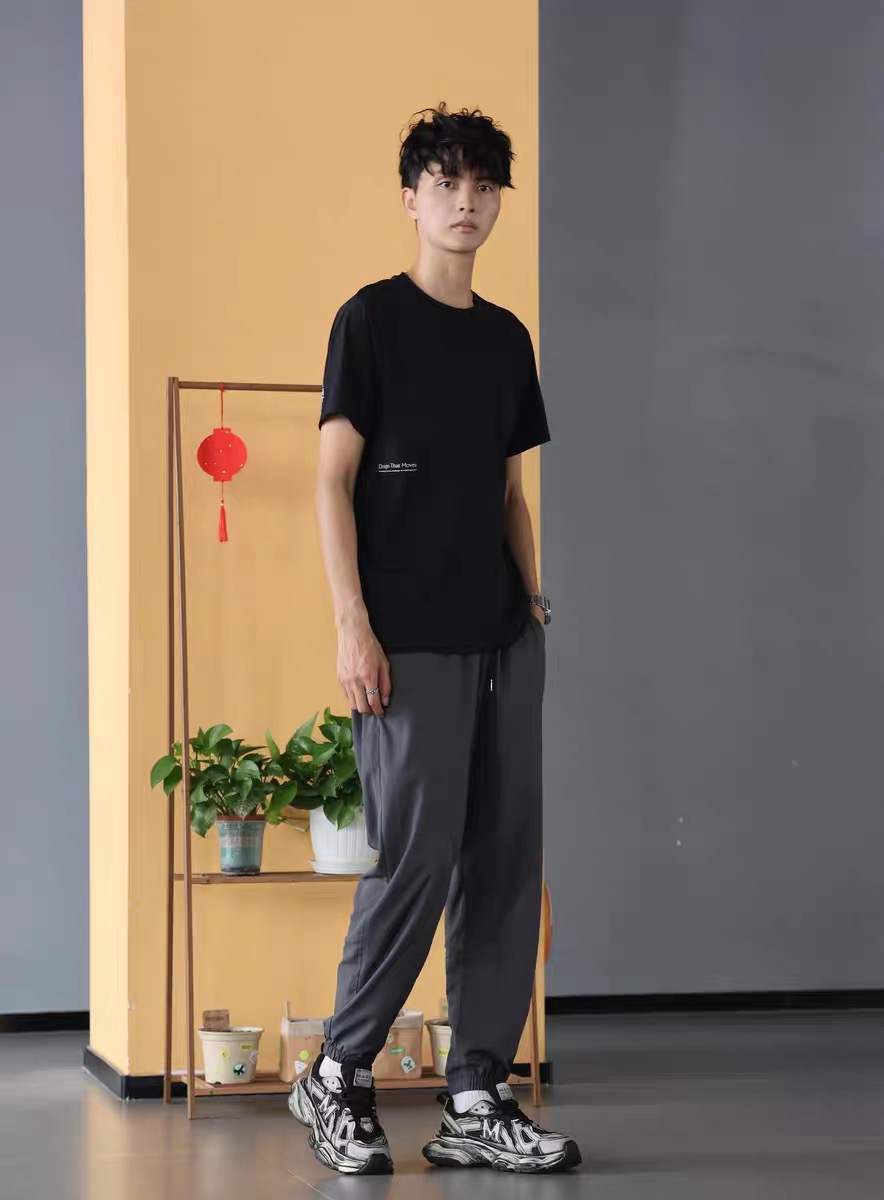 🖤模特图
柜子同款🆕🖤DESCENTE / 迪桑特25年夏季双色运动健身科技银离子面料TOUGH亲肤吸湿