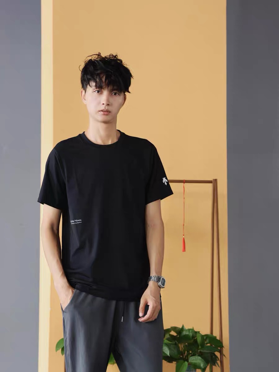 🖤模特图
柜子同款🆕🖤DESCENTE / 迪桑特25年夏季双色运动健身科技银离子面料TOUGH亲肤吸湿