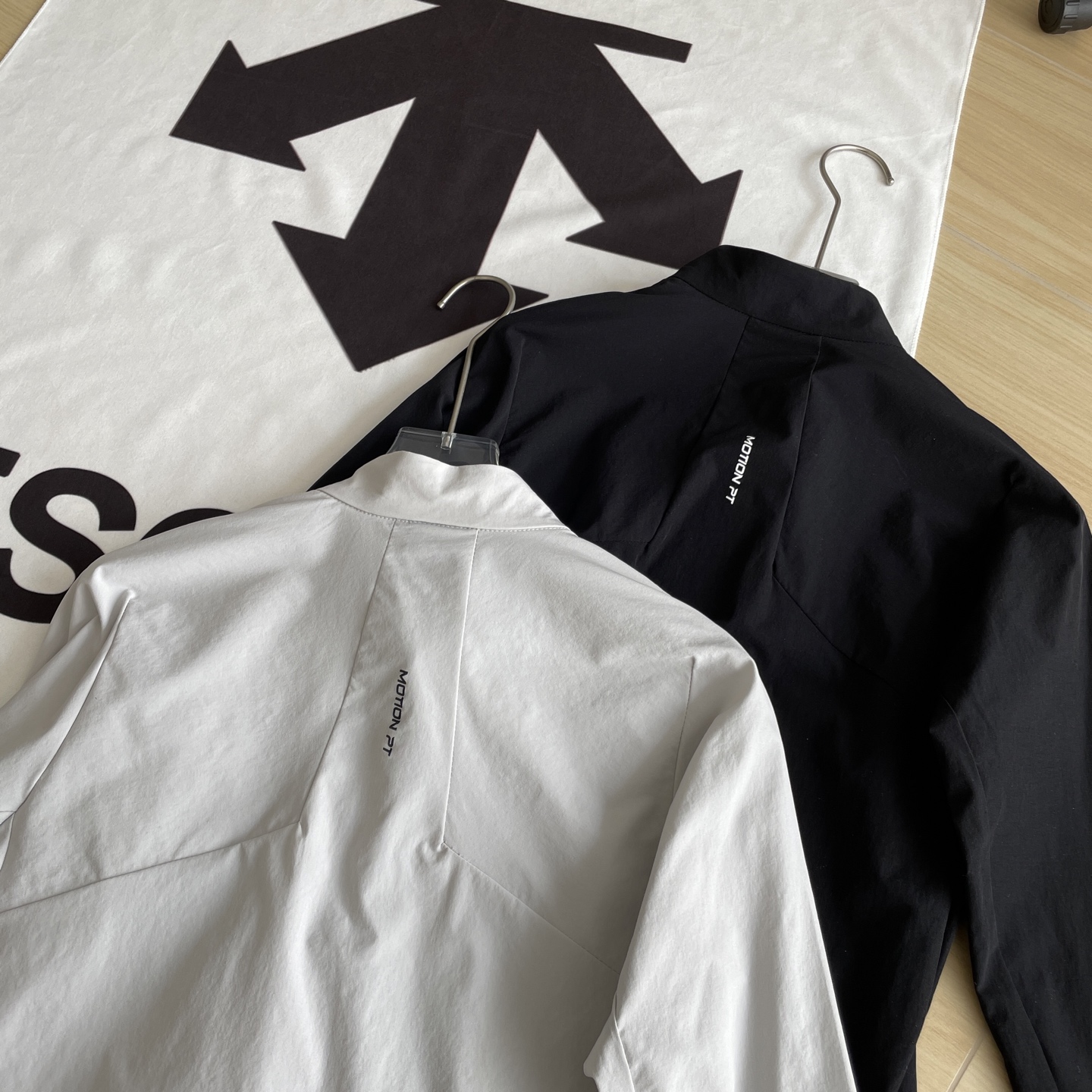 🖤主图
女款速干🆕🖤DESCENTE / 迪桑特两色女款运动立领科技速干上衣半拉链速干运动衫
经典搭配采