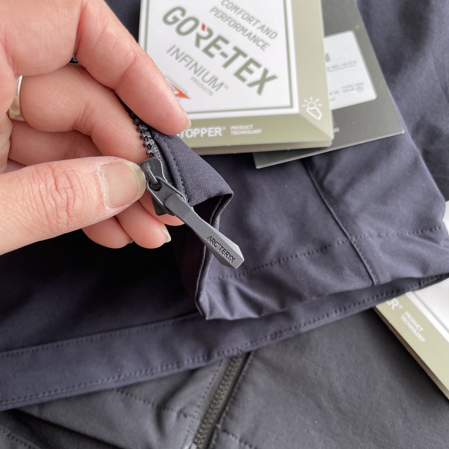 🖤细节图
品质外套🆕🖤ARC'TERYX / 始祖鸟 新款solano Jacket夹克三色顶级户外徒步