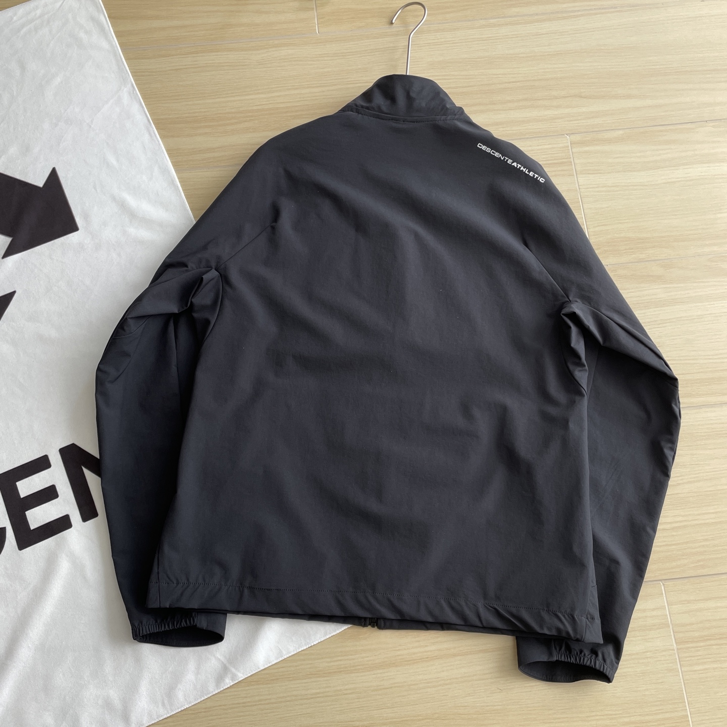 🖤主图
品质外套🆕🖤DESCENT / 迪桑特 25年新款三色立领设计D箭头家春季新款全天候户外休闲运动