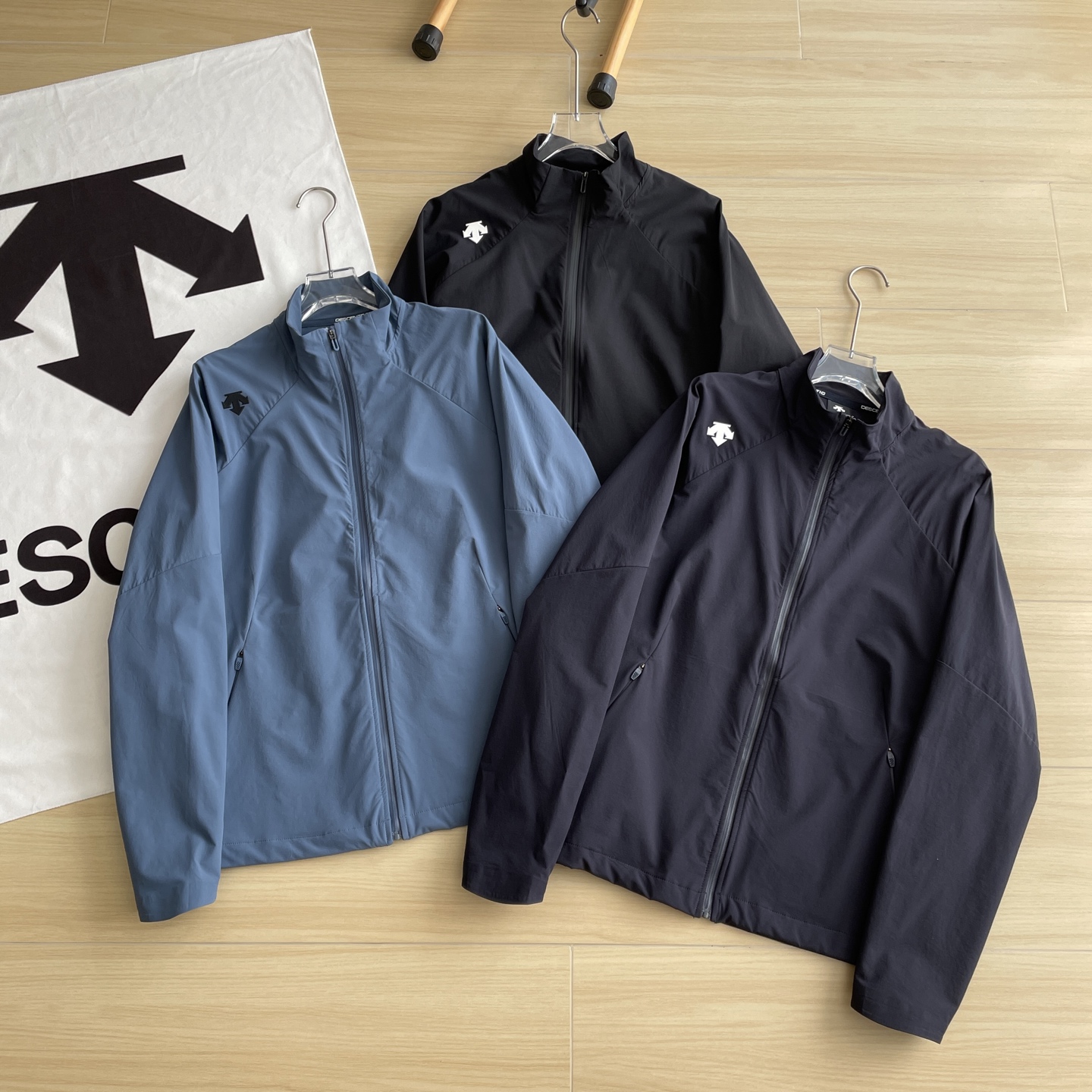 🖤主图
品质外套🆕🖤DESCENT / 迪桑特 25年新款三色立领设计D箭头家春季新款全天候户外休闲运动