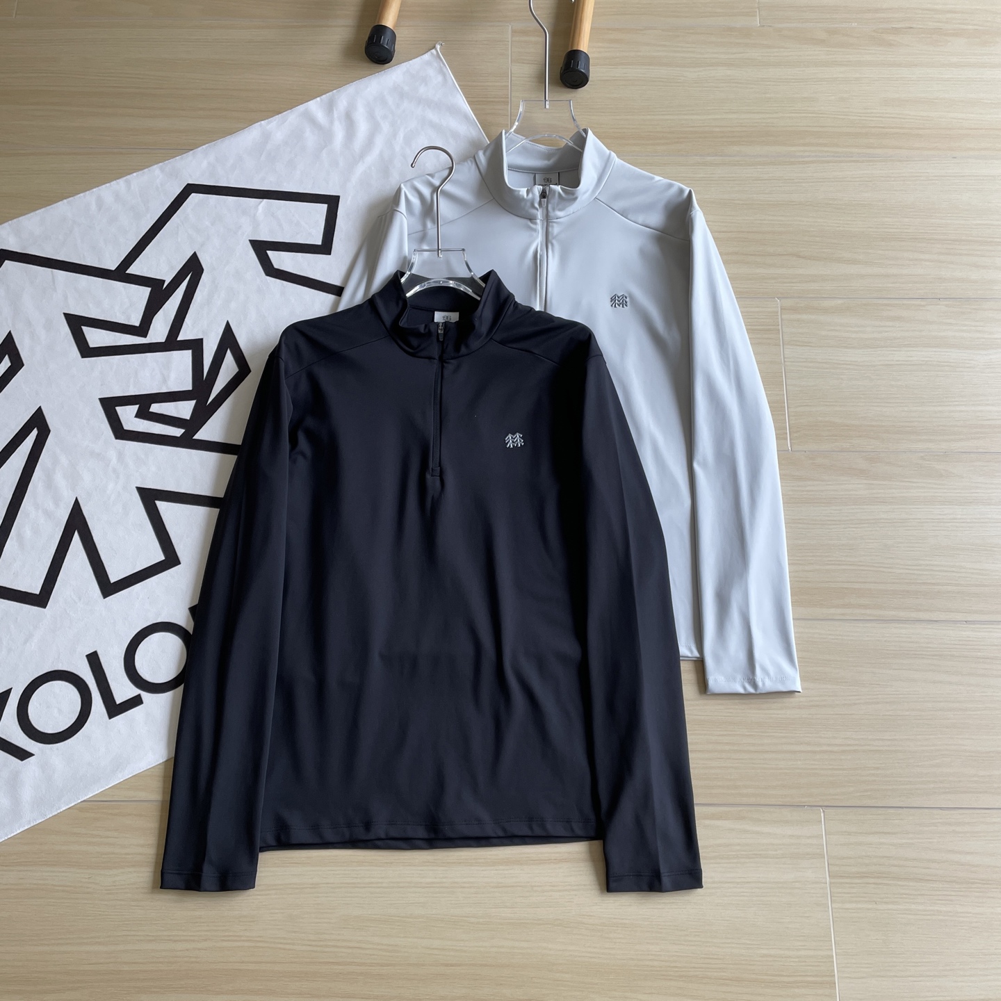 🖤主图
品质速干🆕🖤KOLON/可隆 两色顶级户外立领半拉链运动速干长袖上衣
锦纶+氨纶混纺面料，厚薄适