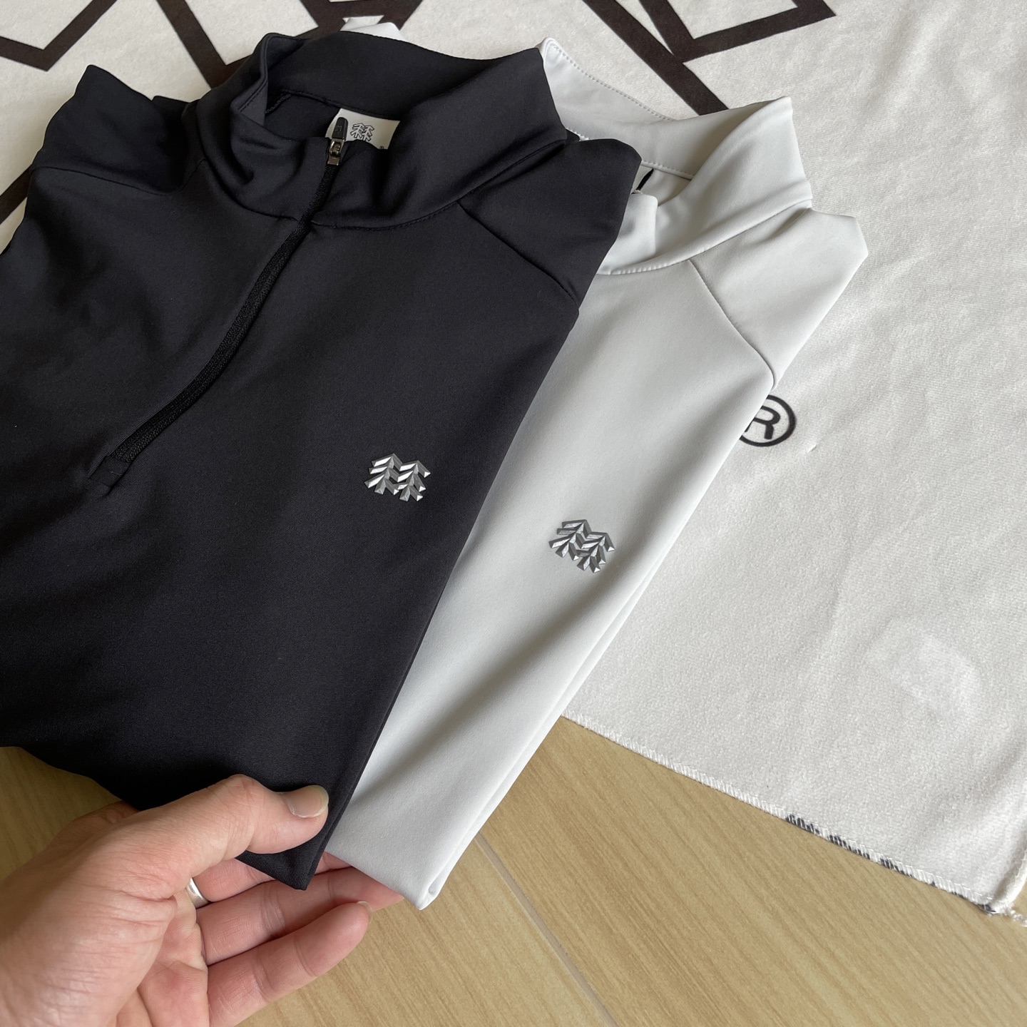 🖤主图
品质速干🆕🖤KOLON/可隆 两色顶级户外立领半拉链运动速干长袖上衣
锦纶+氨纶混纺面料，厚薄适