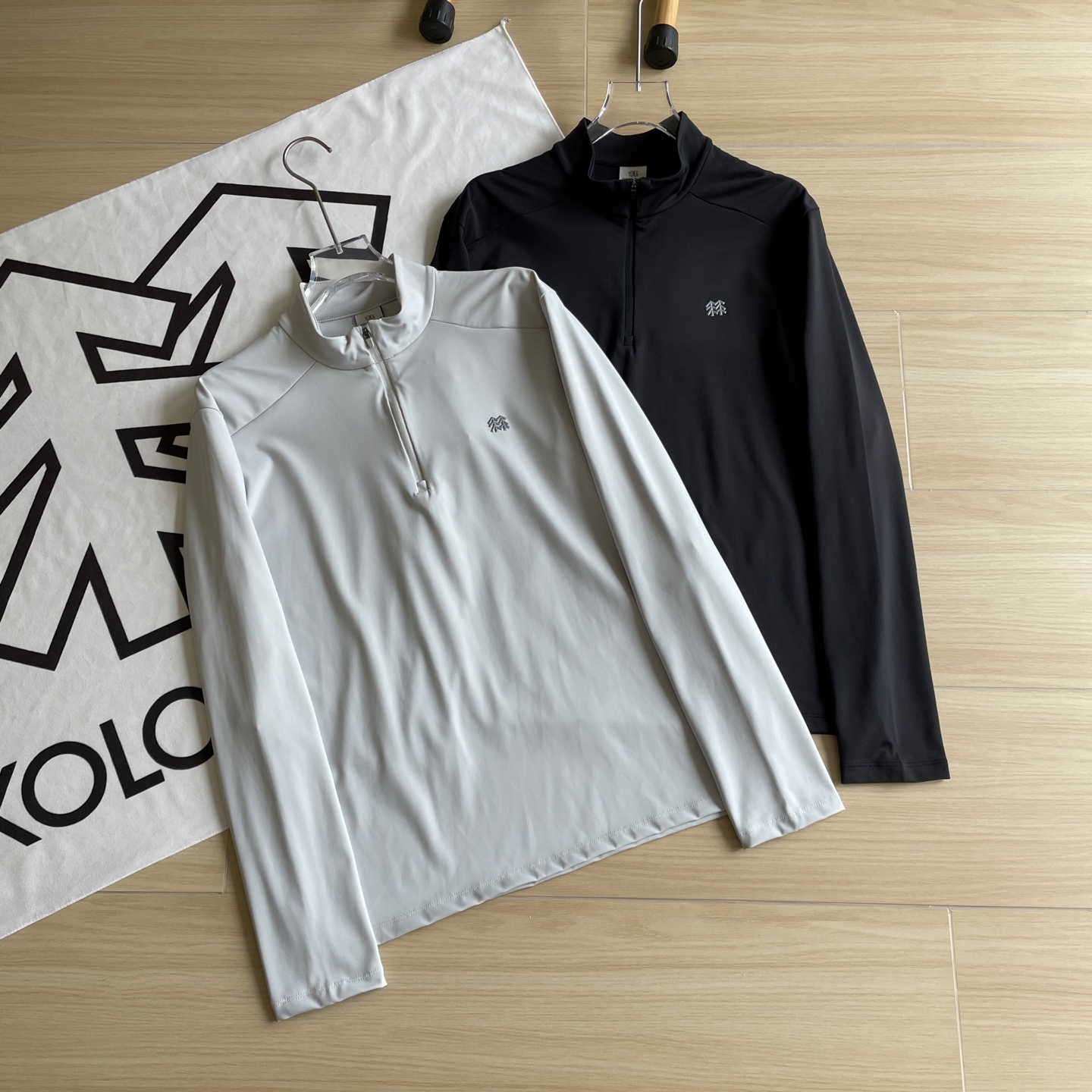 🖤主图
品质速干🆕🖤KOLON/可隆 两色顶级户外立领半拉链运动速干长袖上衣
锦纶+氨纶混纺面料，厚薄适