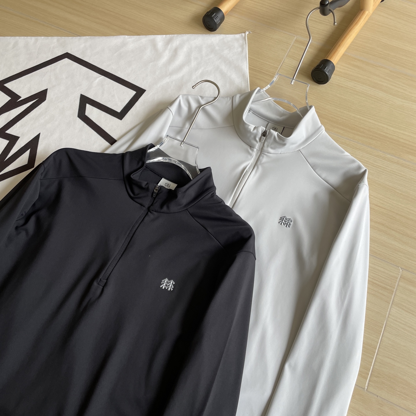 🖤主图
品质速干🆕🖤KOLON/可隆 两色顶级户外立领半拉链运动速干长袖上衣
锦纶+氨纶混纺面料，厚薄适