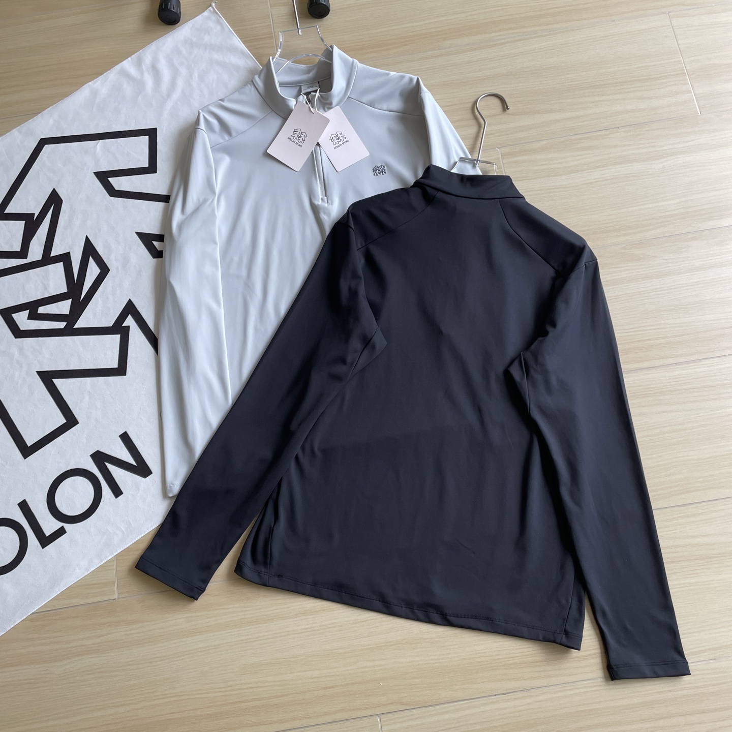 🖤主图
品质速干🆕🖤KOLON/可隆 两色顶级户外立领半拉链运动速干长袖上衣
锦纶+氨纶混纺面料，厚薄适