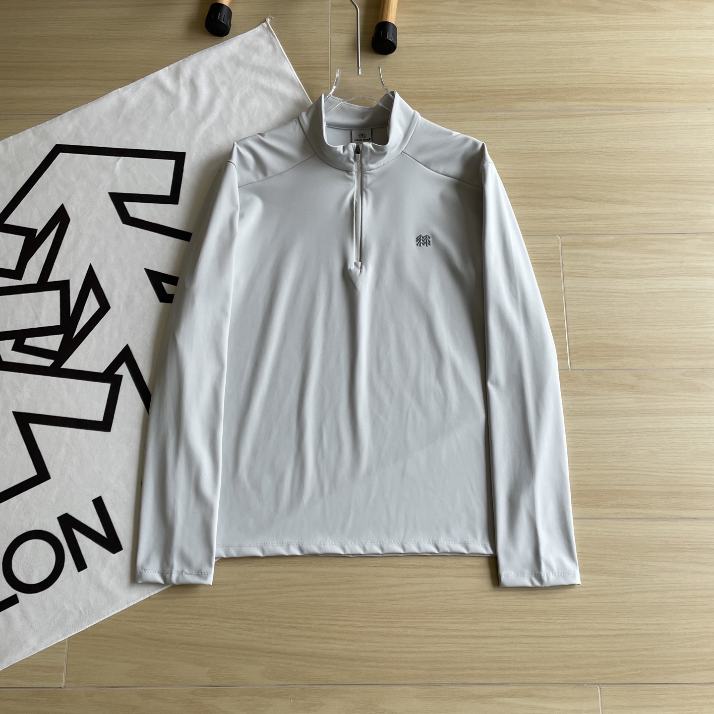 🖤主图
品质速干🆕🖤KOLON/可隆 两色顶级户外立领半拉链运动速干长袖上衣
锦纶+氨纶混纺面料，厚薄适
