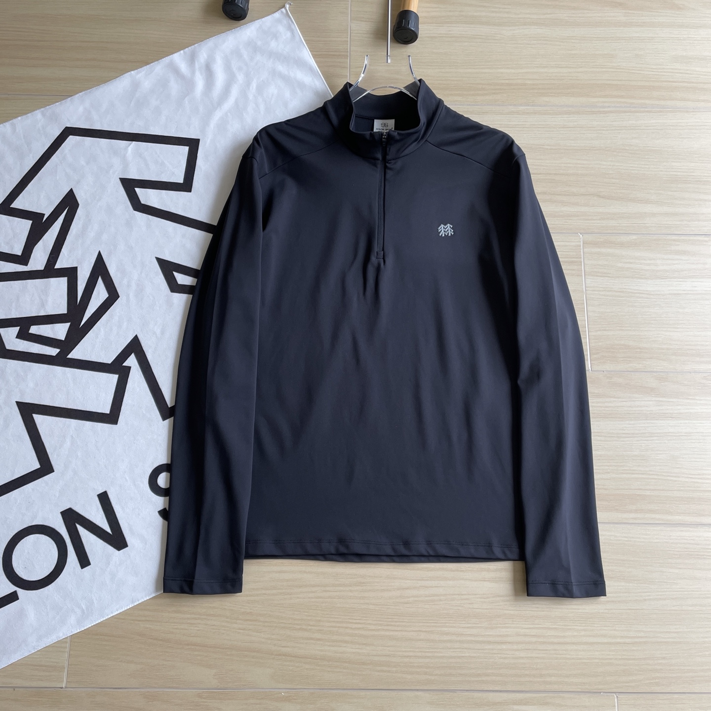 🖤主图
品质速干🆕🖤KOLON/可隆 两色顶级户外立领半拉链运动速干长袖上衣
锦纶+氨纶混纺面料，厚薄适