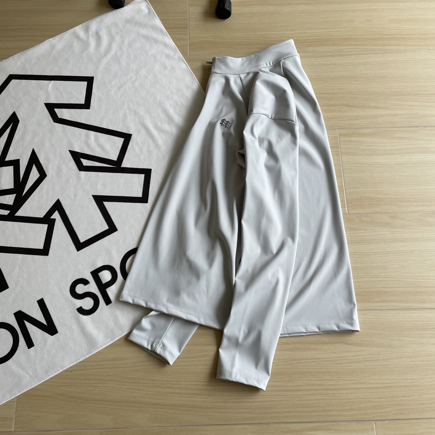 🖤主图
品质速干🆕🖤KOLON/可隆 两色顶级户外立领半拉链运动速干长袖上衣
锦纶+氨纶混纺面料，厚薄适