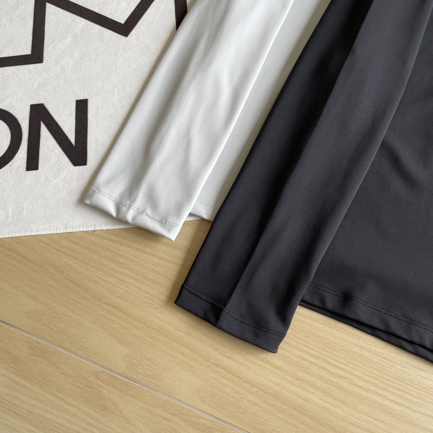 🖤细节图
速干系列🆕🖤DESCENTE / 迪桑特25年春季新品同色硅胶立体⬇️印花半拉链速干卫衣长袖 