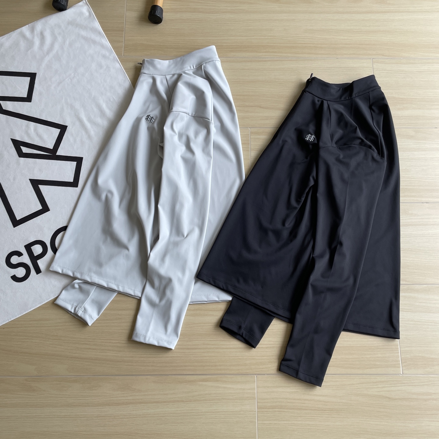 🖤细节图
品质速干🆕🖤KOLON/可隆 两色顶级户外立领半拉链运动速干长袖上衣
锦纶+氨纶混纺面料，厚薄
