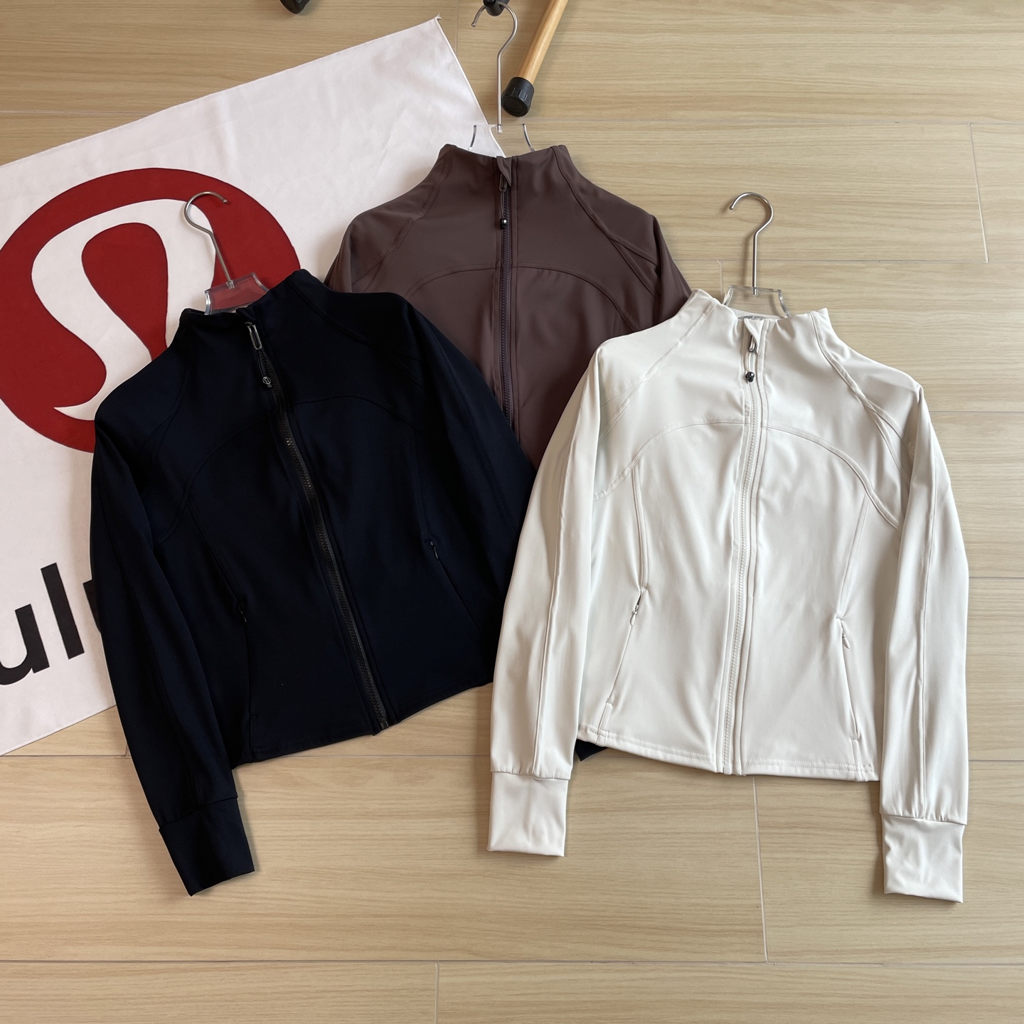🖤主图
官网2万+销量🆕🖤好评率天花板级别
lululumon/露露爆款🔥Define 女子修身健身三色