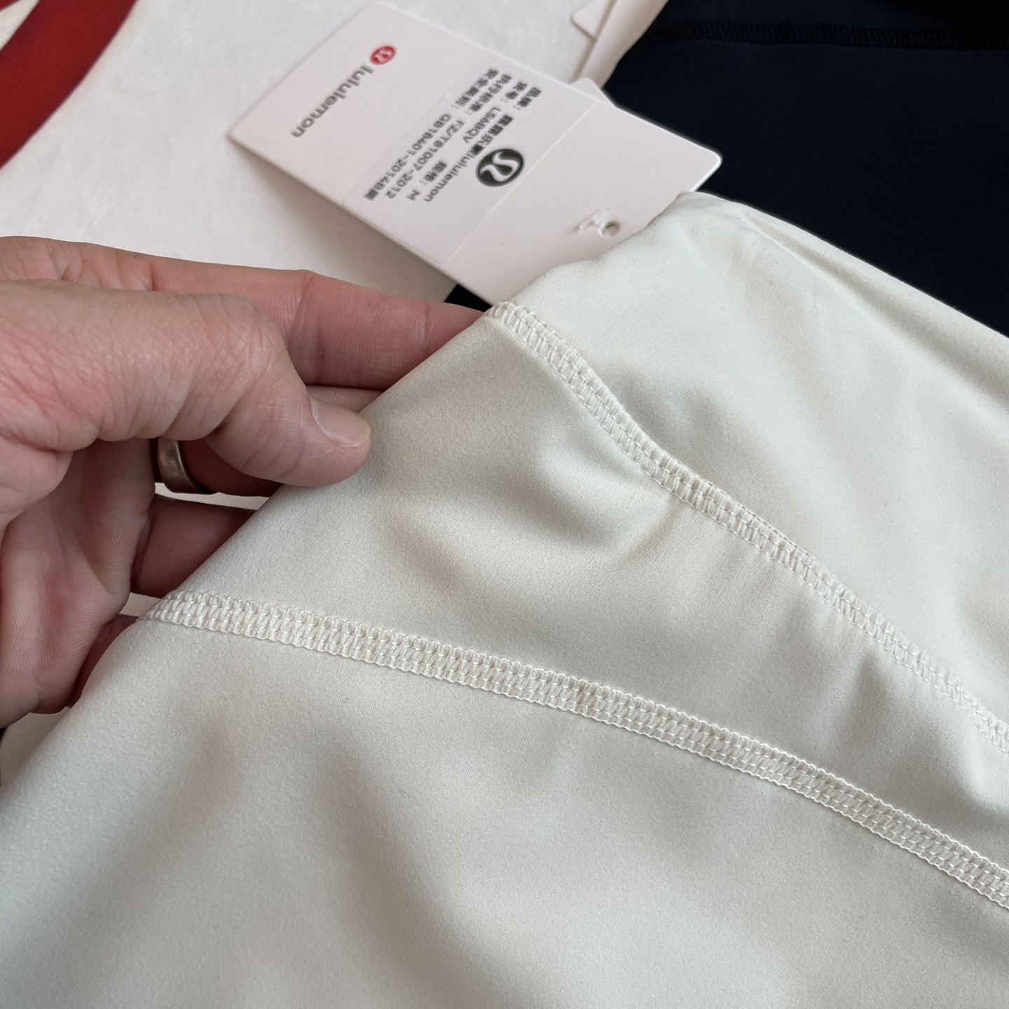 🖤细节图
官网同款🆕🖤质感超好垂感十足 lululemon/璐璐乐蒙throwback still四色直