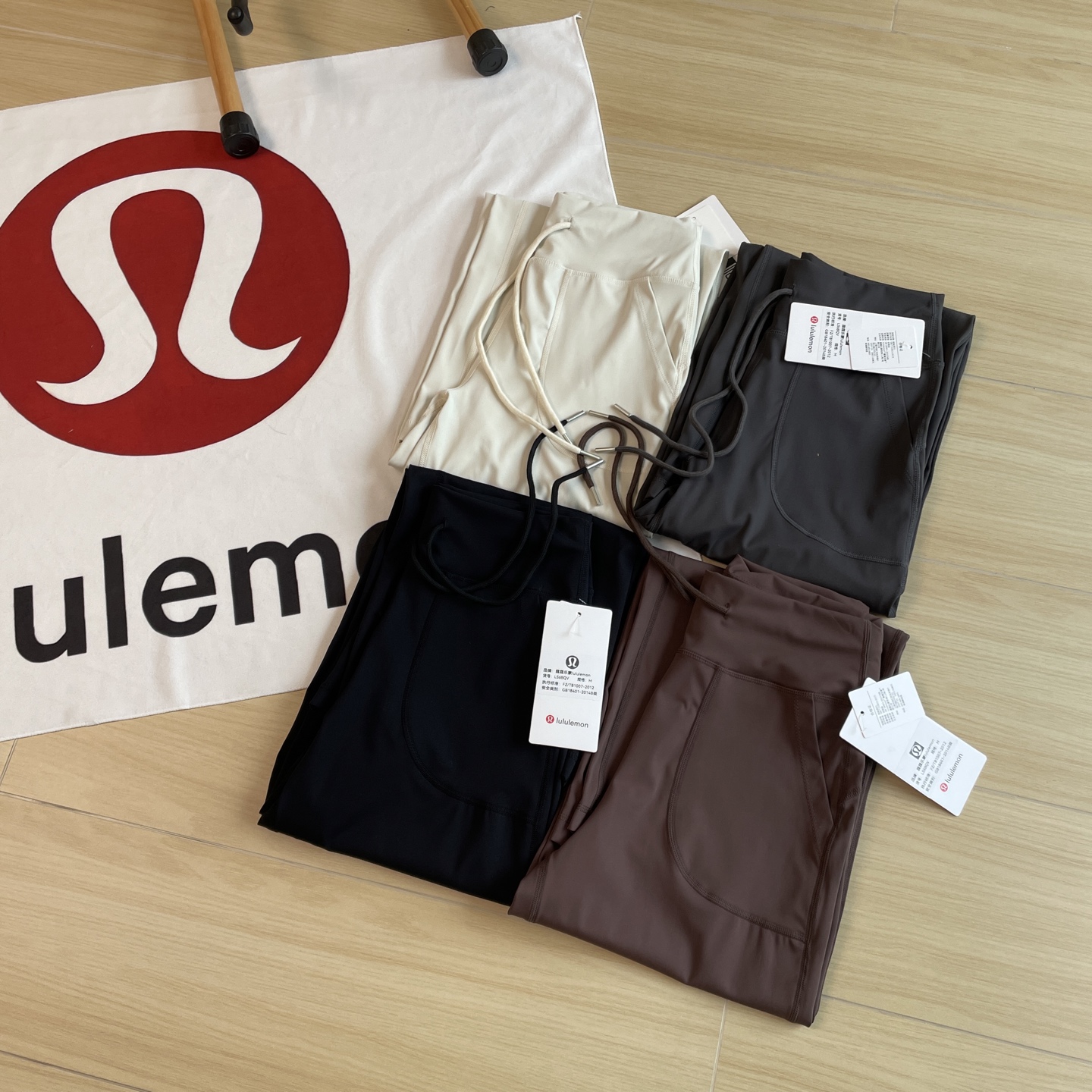 🖤细节图
官网同款🆕🖤质感超好垂感十足 lululemon/璐璐乐蒙throwback still四色直