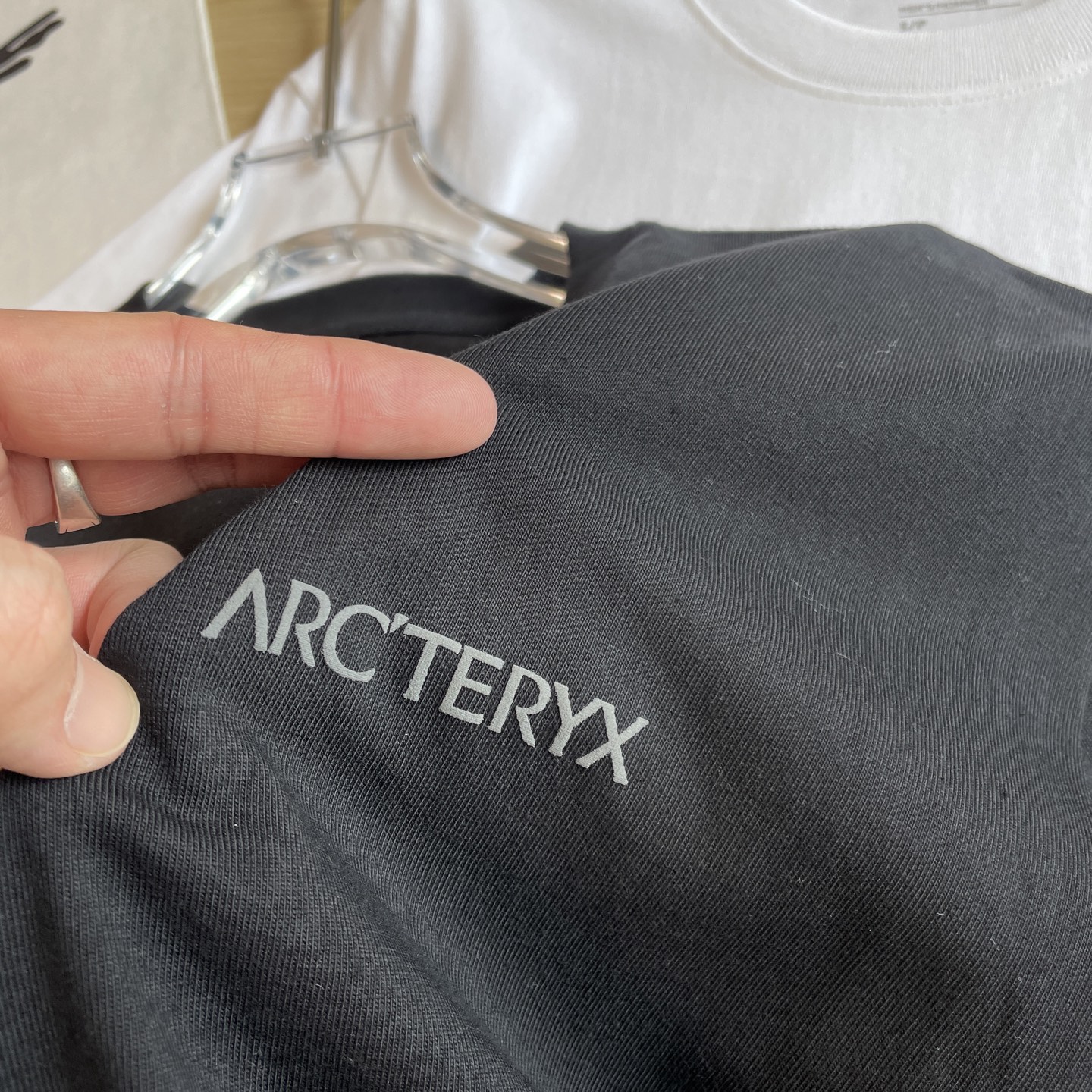 🖤细节图
夏季品质好货🆕🖤ARC'TERYX / 始祖鸟 三色logo 太美了鸟家年度最优质的印花发泡浮