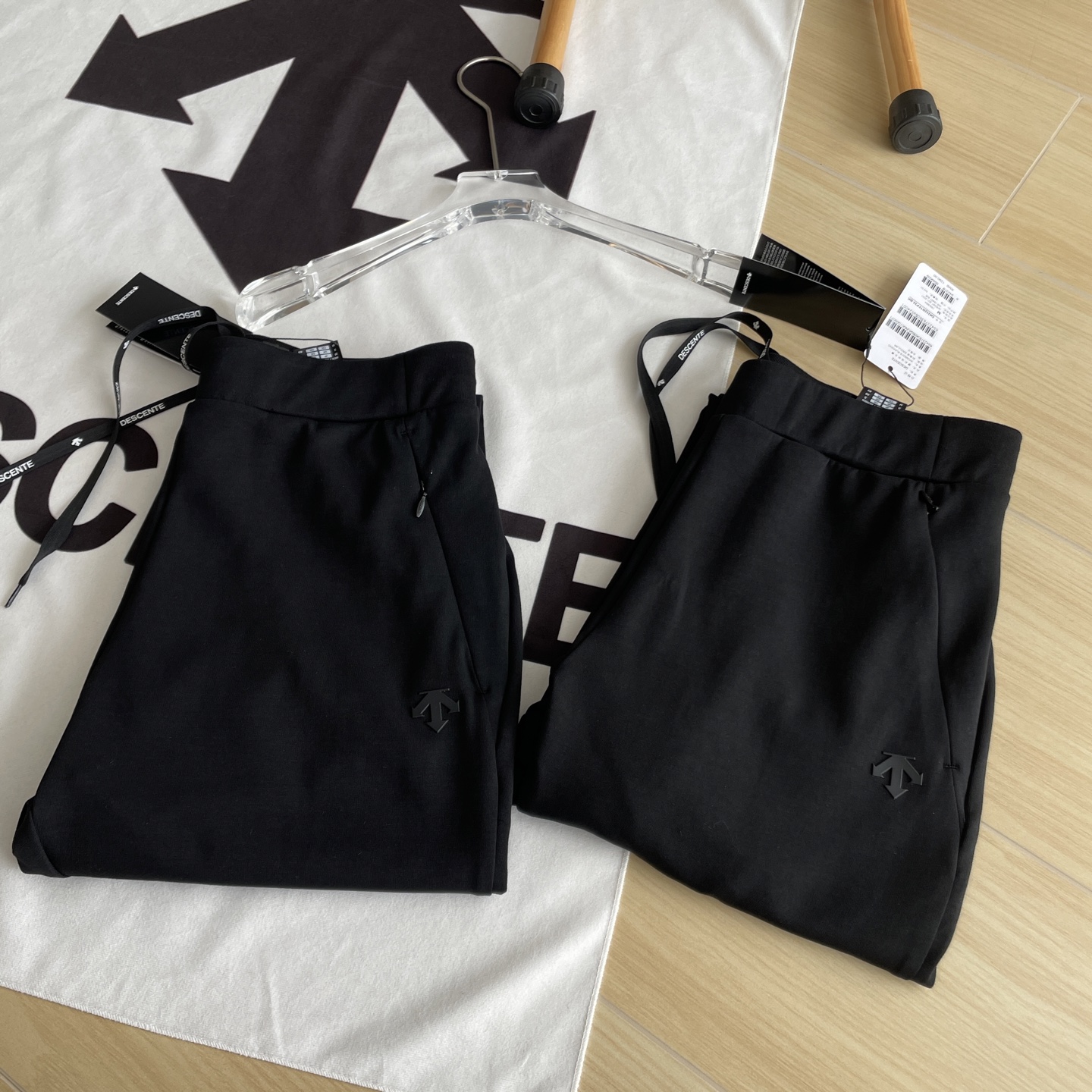 🖤主图
女款长裤🆕🖤DESCENTE /迪桑特25年新款女款休闲运动裤束腿小脚裤专柜新款长裤
DST空气