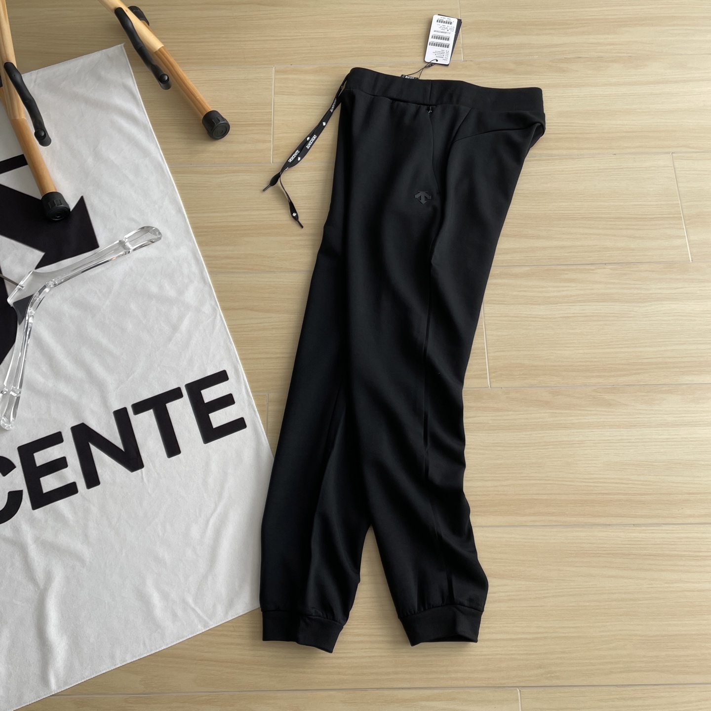🖤主图
女款长裤🆕🖤DESCENTE /迪桑特25年新款女款休闲运动裤束腿小脚裤专柜新款长裤
DST空气