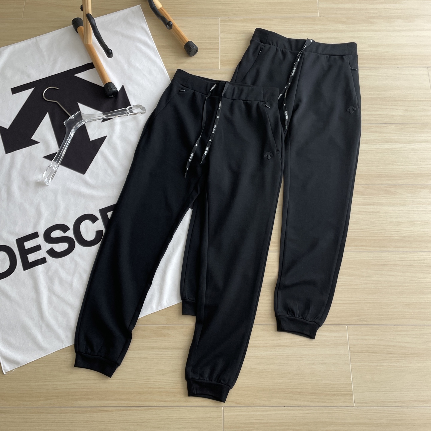 🖤主图
女款长裤🆕🖤DESCENTE /迪桑特25年新款女款休闲运动裤束腿小脚裤专柜新款长裤
DST空气