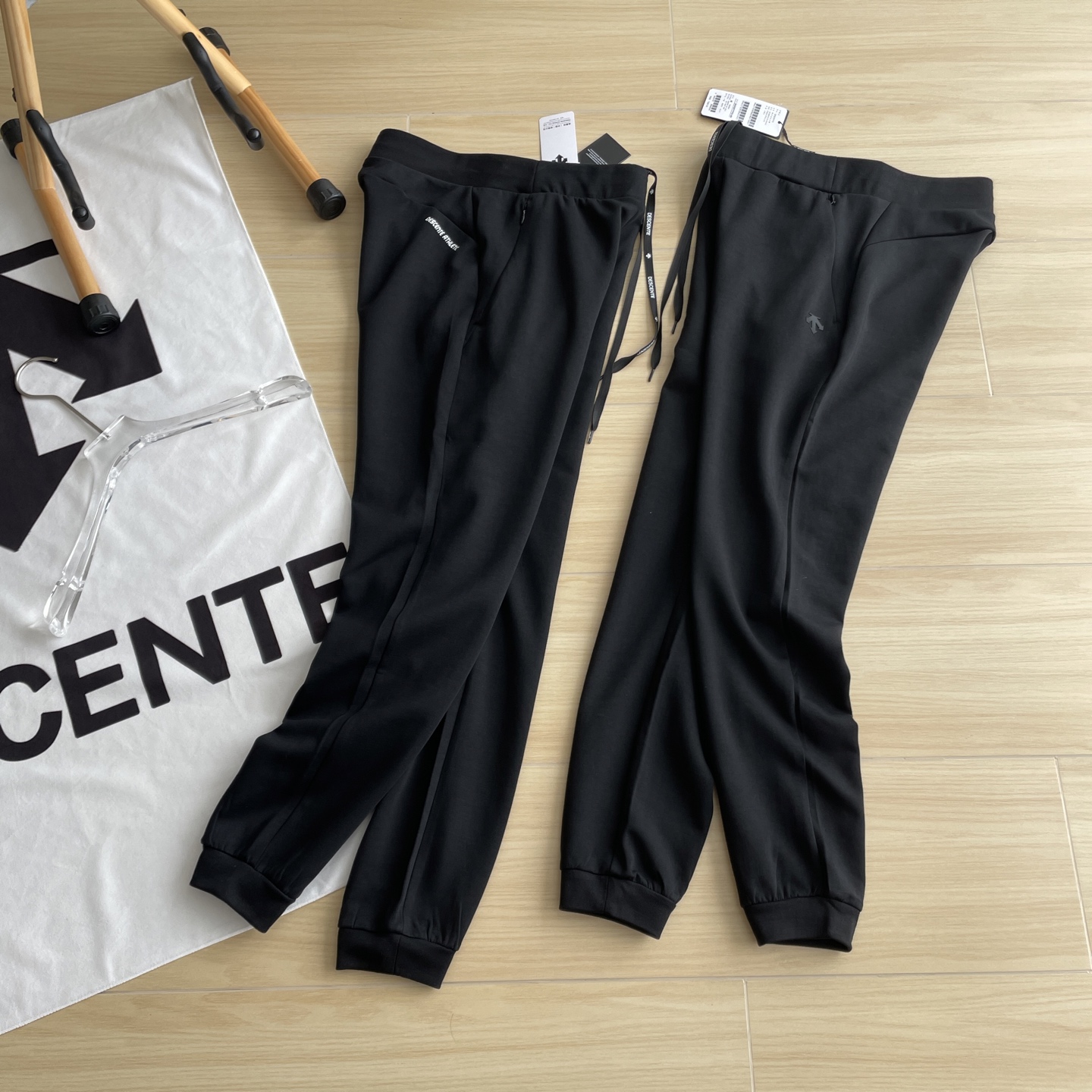 🖤主图
女款长裤🆕🖤DESCENTE /迪桑特25年新款女款休闲运动裤束腿小脚裤专柜新款长裤
DST空气