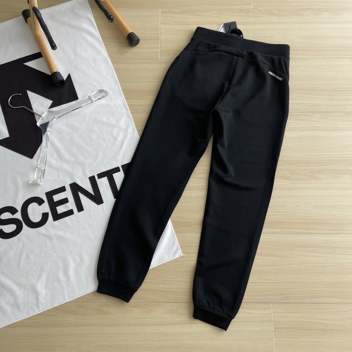🖤主图
女款长裤🆕🖤DESCENTE /迪桑特25年新款女款休闲运动裤束腿小脚裤专柜新款长裤
DST空气