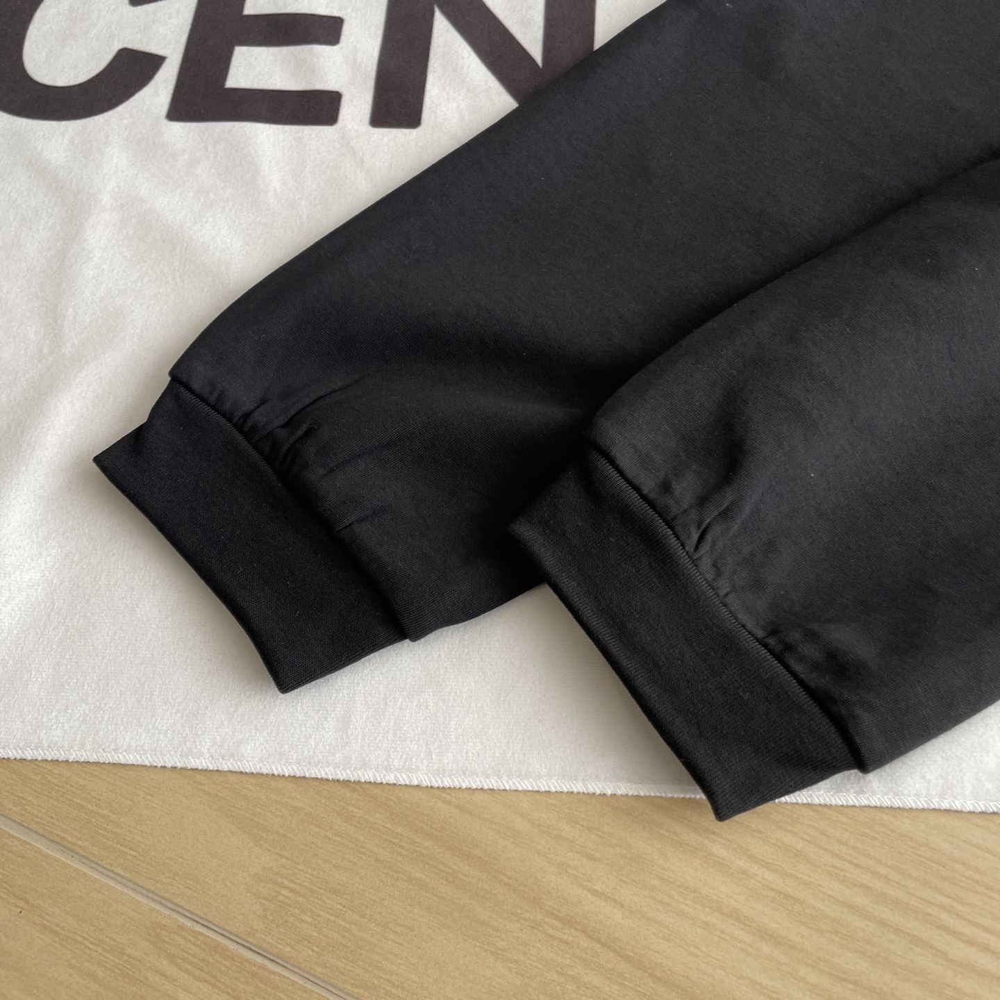 🖤细节图
女款长裤🆕🖤DESCENTE /迪桑特25年新款女款休闲运动裤束腿小脚裤专柜新款长裤
DST空