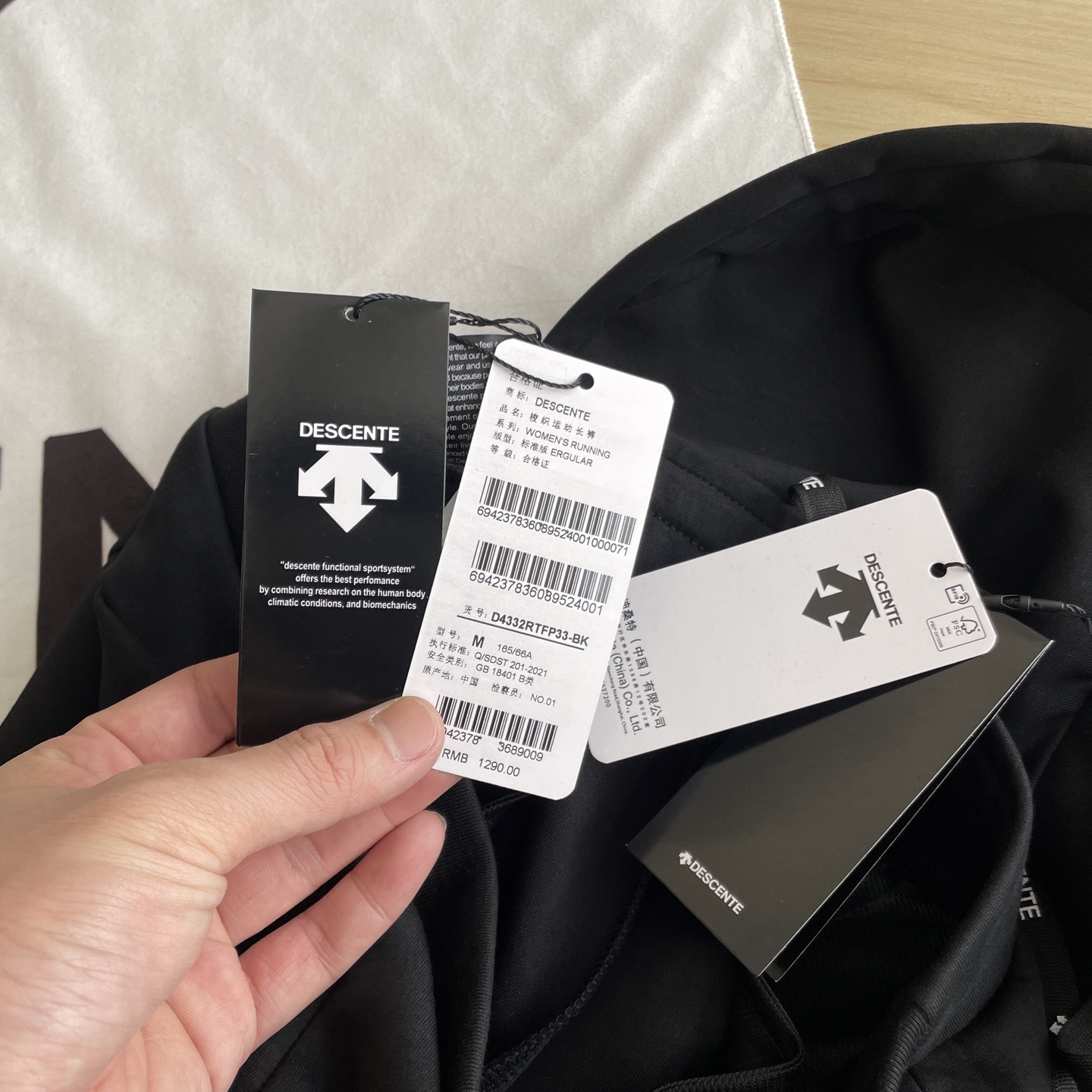 🖤细节图
女款长裤🆕🖤DESCENTE /迪桑特25年新款女款休闲运动裤束腿小脚裤专柜新款长裤
DST空