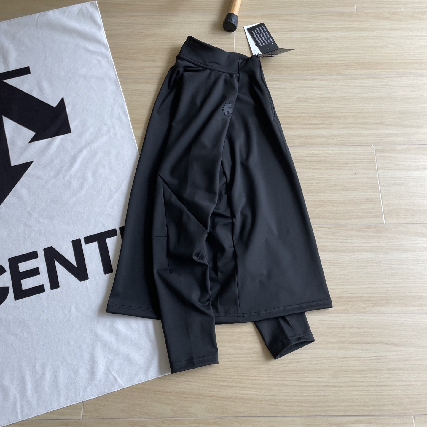 🖤主图
速干系列🆕🖤DESCENTE / 迪桑特25年春季新品同色硅胶立体⬇️印花半拉链速干卫衣长袖 上