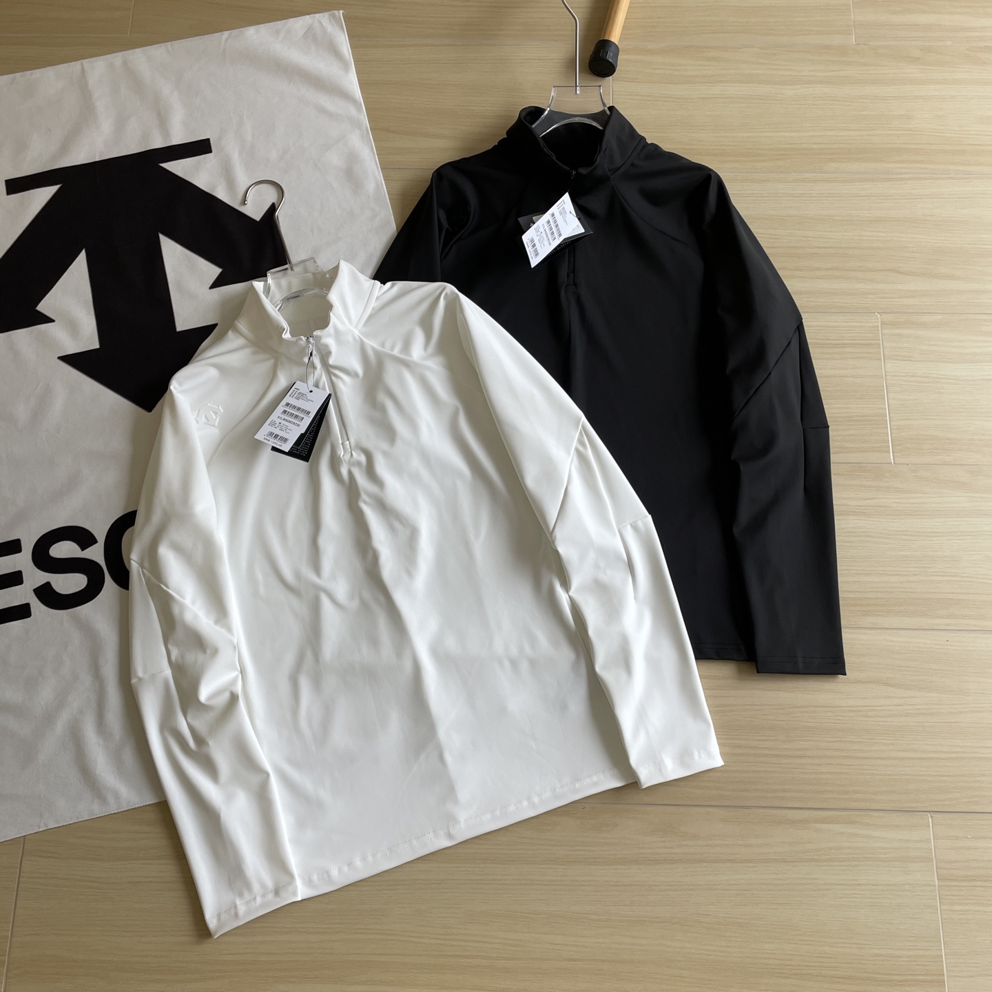 🖤主图
速干系列🆕🖤DESCENTE / 迪桑特25年春季新品同色硅胶立体⬇️印花半拉链速干卫衣长袖 上