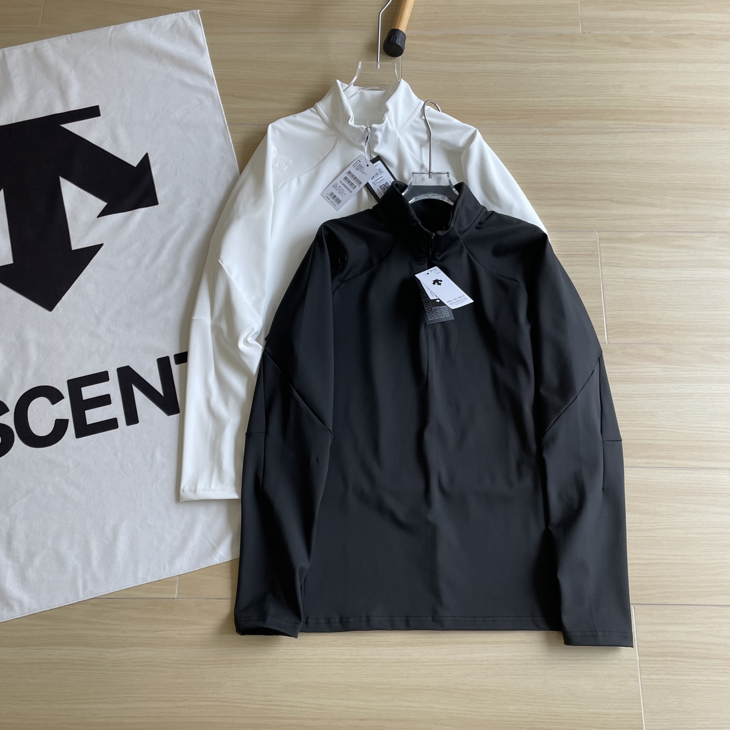 🖤主图
速干系列🆕🖤DESCENTE / 迪桑特25年春季新品同色硅胶立体⬇️印花半拉链速干卫衣长袖 上