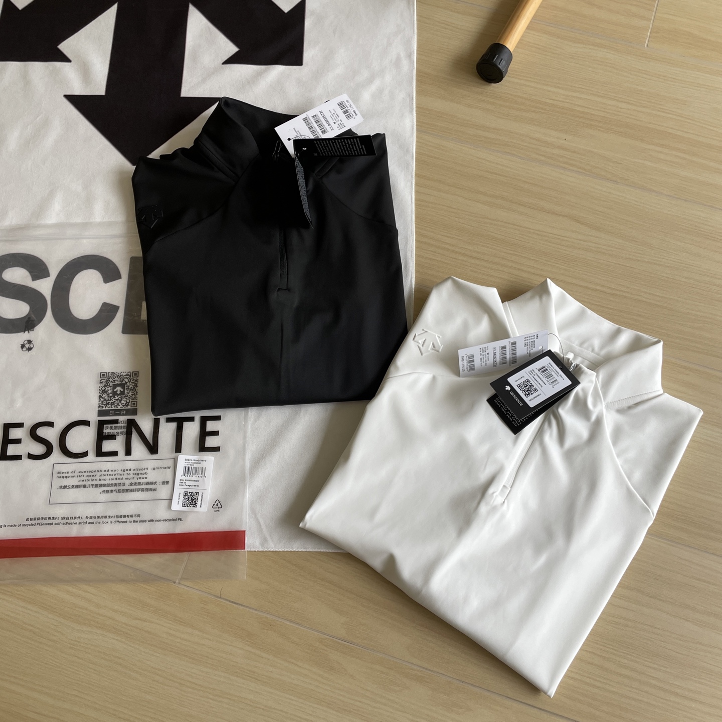 🖤细节图
速干系列🆕🖤DESCENTE / 迪桑特25年春季新品同色硅胶立体⬇️印花半拉链速干卫衣长袖 