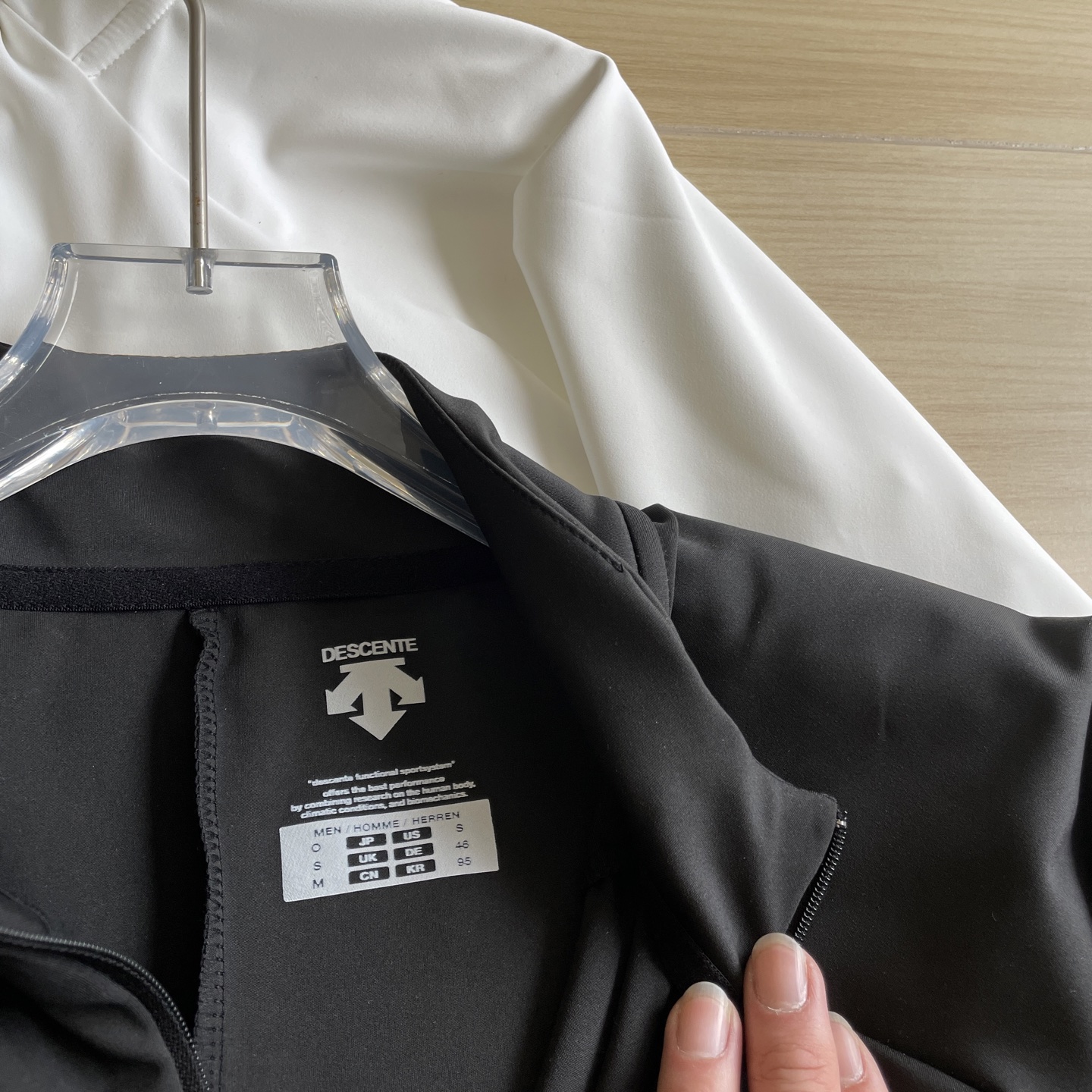 🖤细节图
速干系列🆕🖤DESCENTE / 迪桑特25年春季新品同色硅胶立体⬇️印花半拉链速干卫衣长袖 