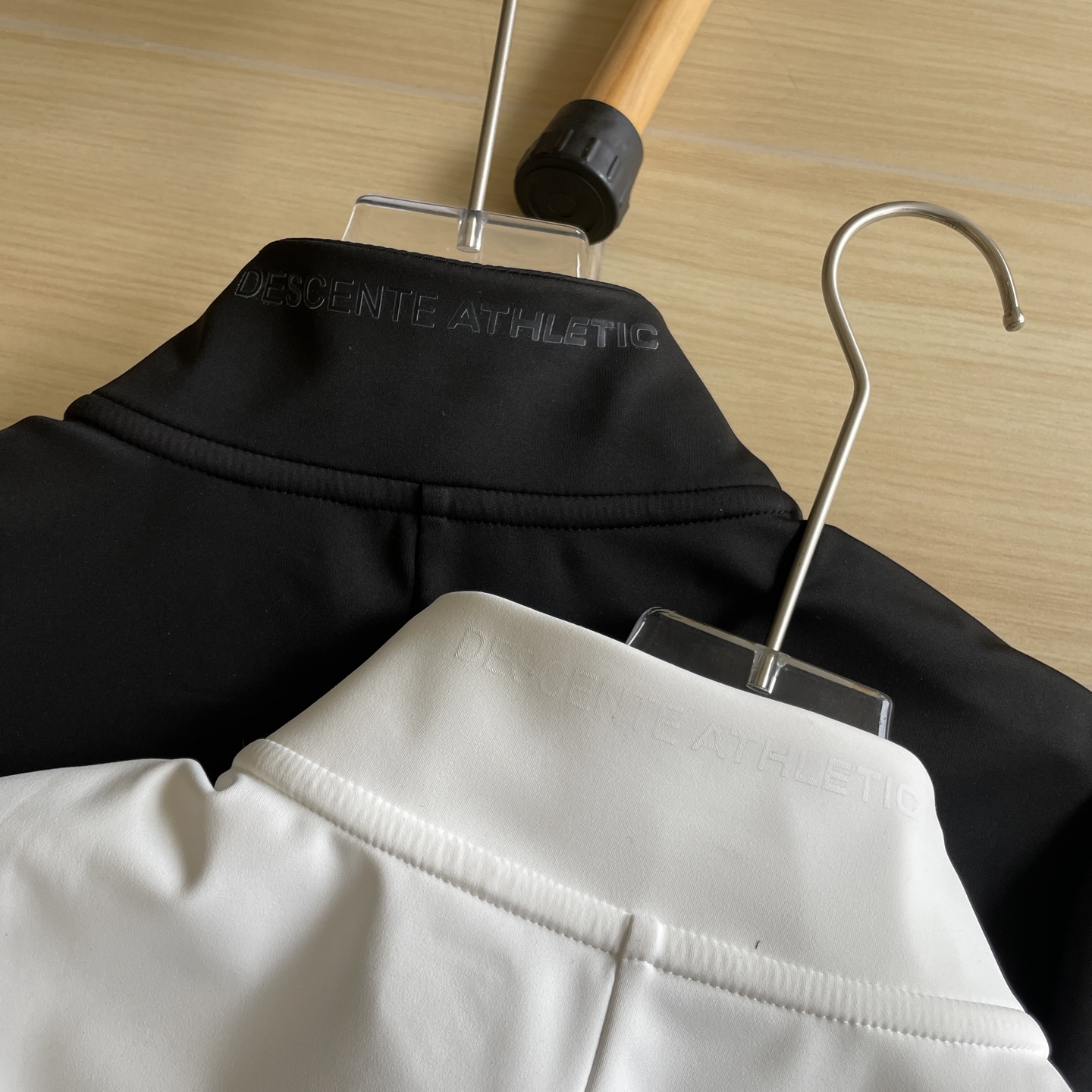 🖤细节图
速干系列🆕🖤DESCENTE / 迪桑特25年春季新品同色硅胶立体⬇️印花半拉链速干卫衣长袖 