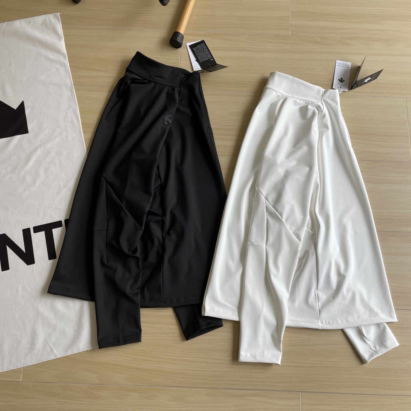 🖤细节图
速干系列🆕🖤DESCENTE / 迪桑特25年春季新品同色硅胶立体⬇️印花半拉链速干卫衣长袖 