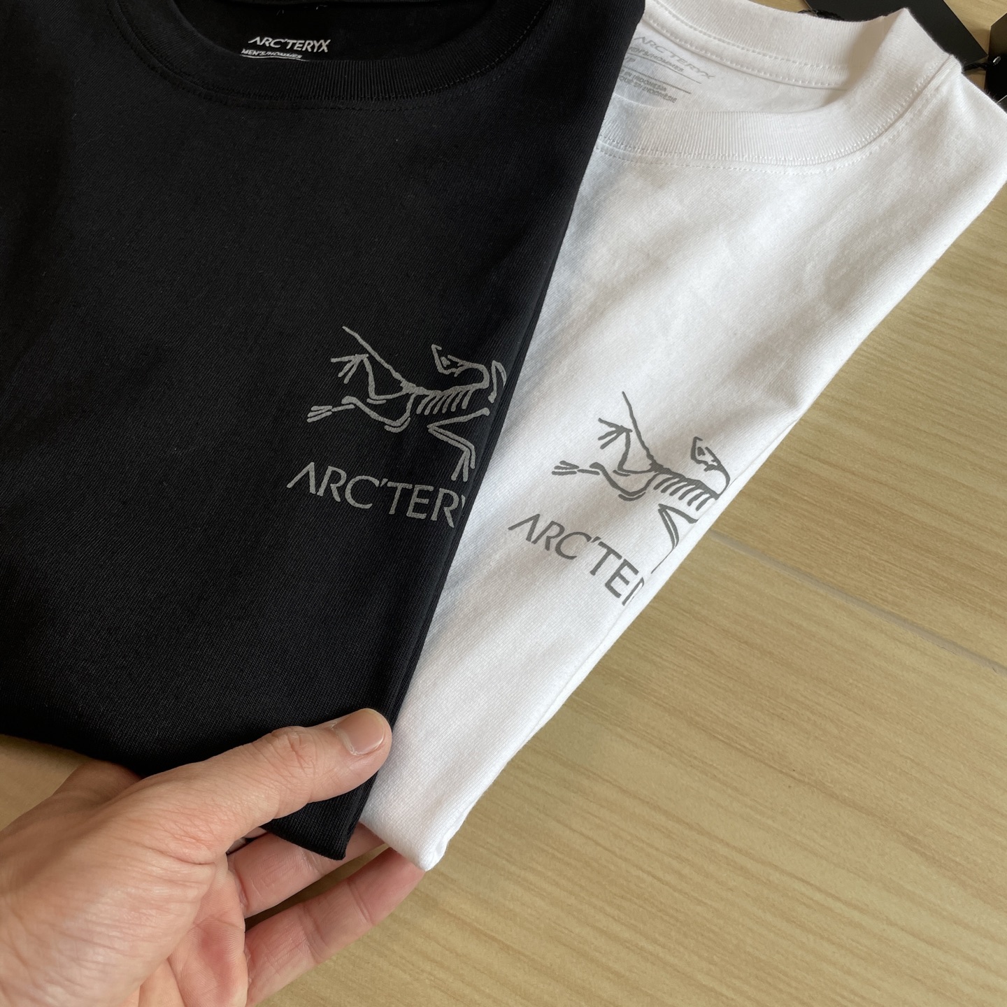🖤主图
小红书爆款🆕🖤ARC'TERYX /# 始祖鸟两色反光万花筒3M反光男女同款短袖T恤。
ARC'