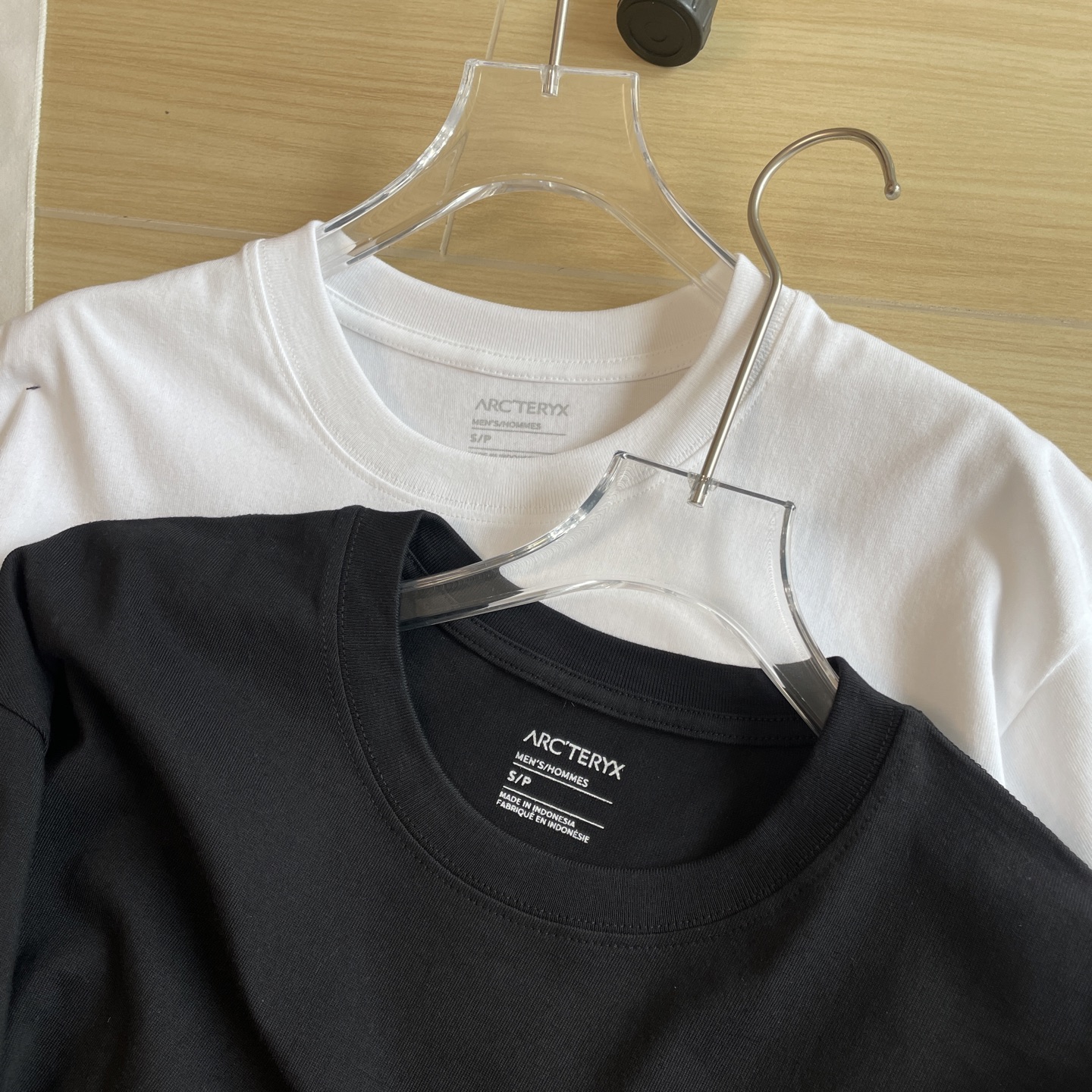 🖤细节图
小红书爆款🆕🖤ARC'TERYX /# 始祖鸟两色反光万花筒3M反光男女同款短袖T恤。
ARC
