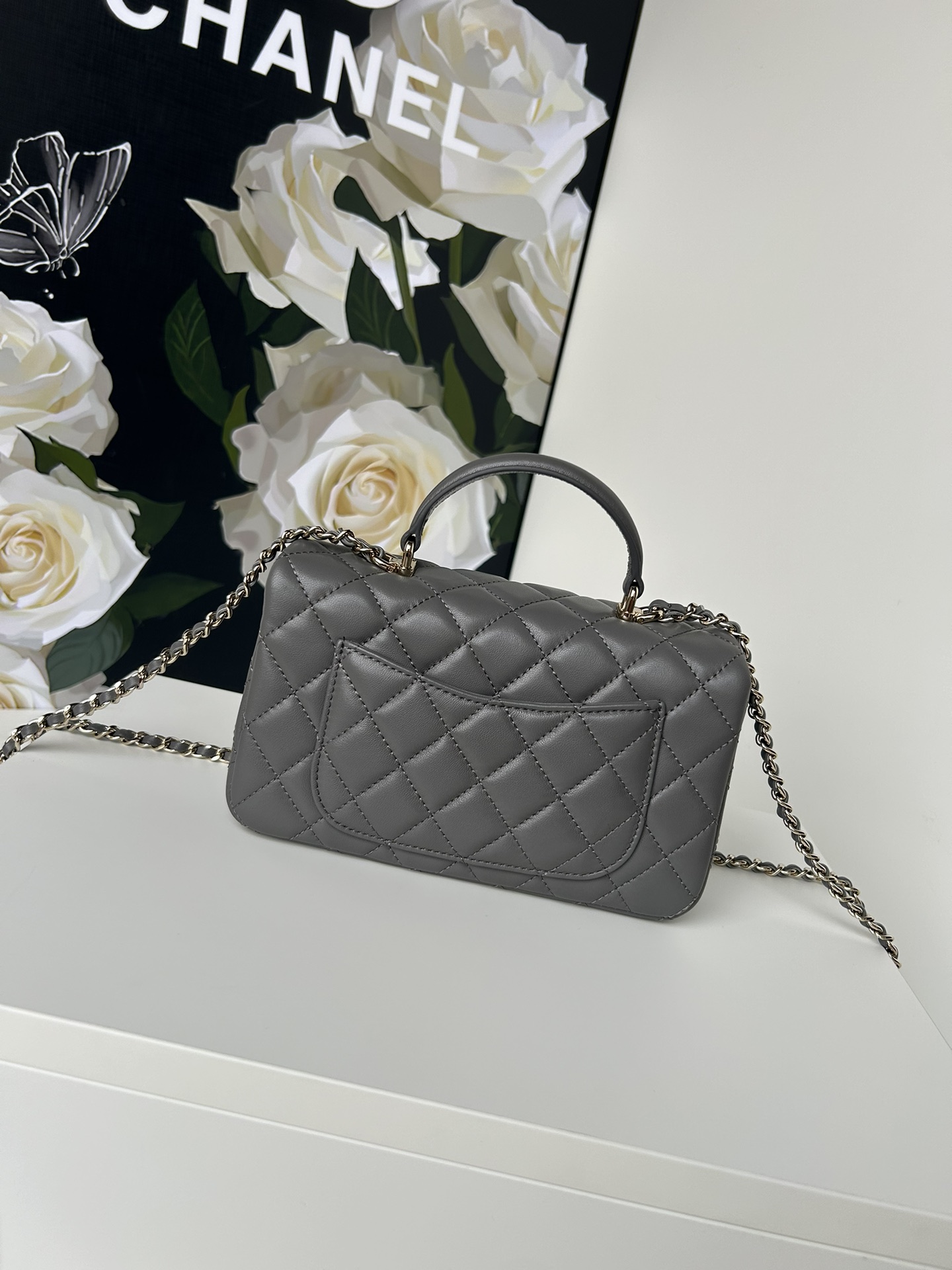 Chanel21K最新MiniCFhandle手提包AS2431经典菱格口盖包饰以精致经典链子搭配手提细