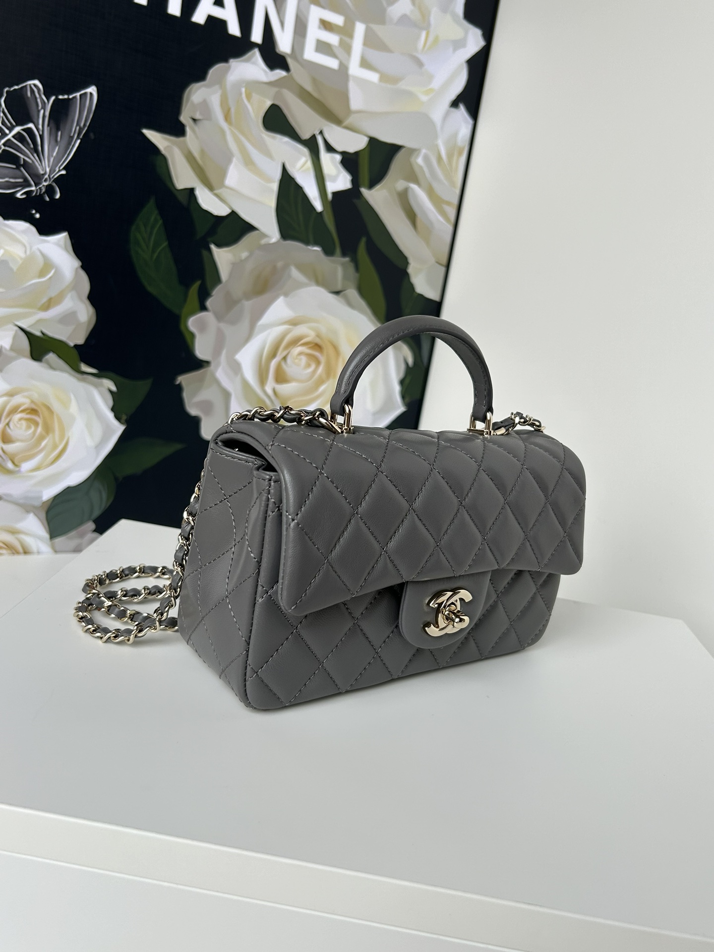 Chanel21K最新MiniCFhandle手提包AS2431经典菱格口盖包饰以精致经典链子搭配手提细
