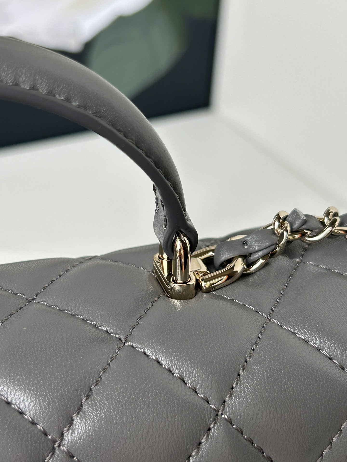 Chanel21K最新MiniCFhandle手提包AS2431经典菱格口盖包饰以精致经典链子搭配手提细