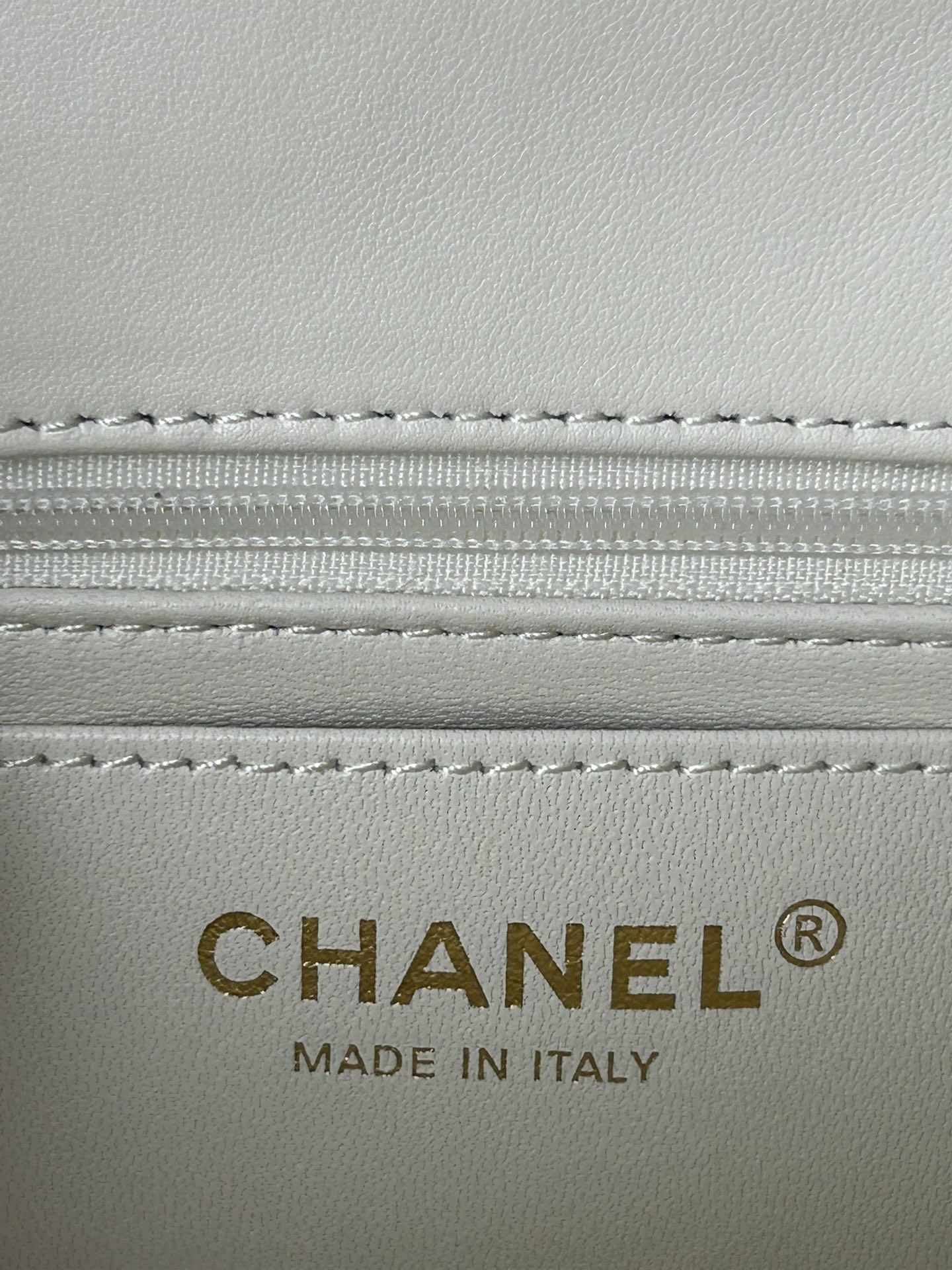Chanel21K最新MiniCFhandle手提包AS2431经典菱格口盖包饰以精致经典链子搭配手提细