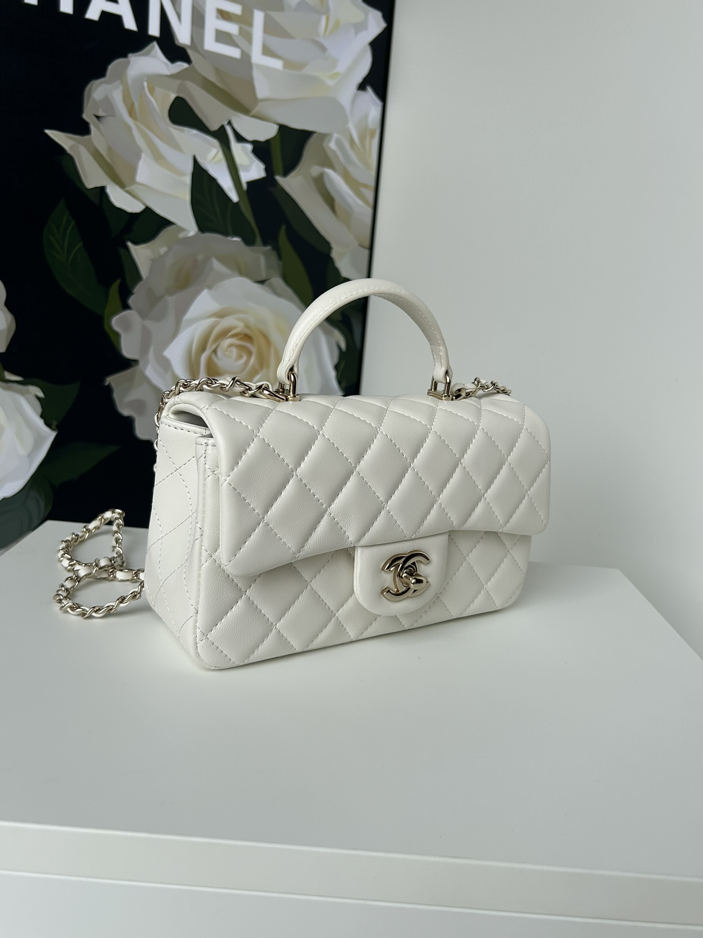Chanel21K最新MiniCFhandle手提包AS2431经典菱格口盖包饰以精致经典链子搭配手提细