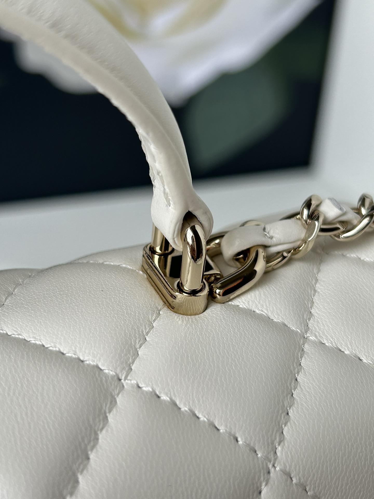 Chanel21K最新MiniCFhandle手提包AS2431经典菱格口盖包饰以精致经典链子搭配手提细