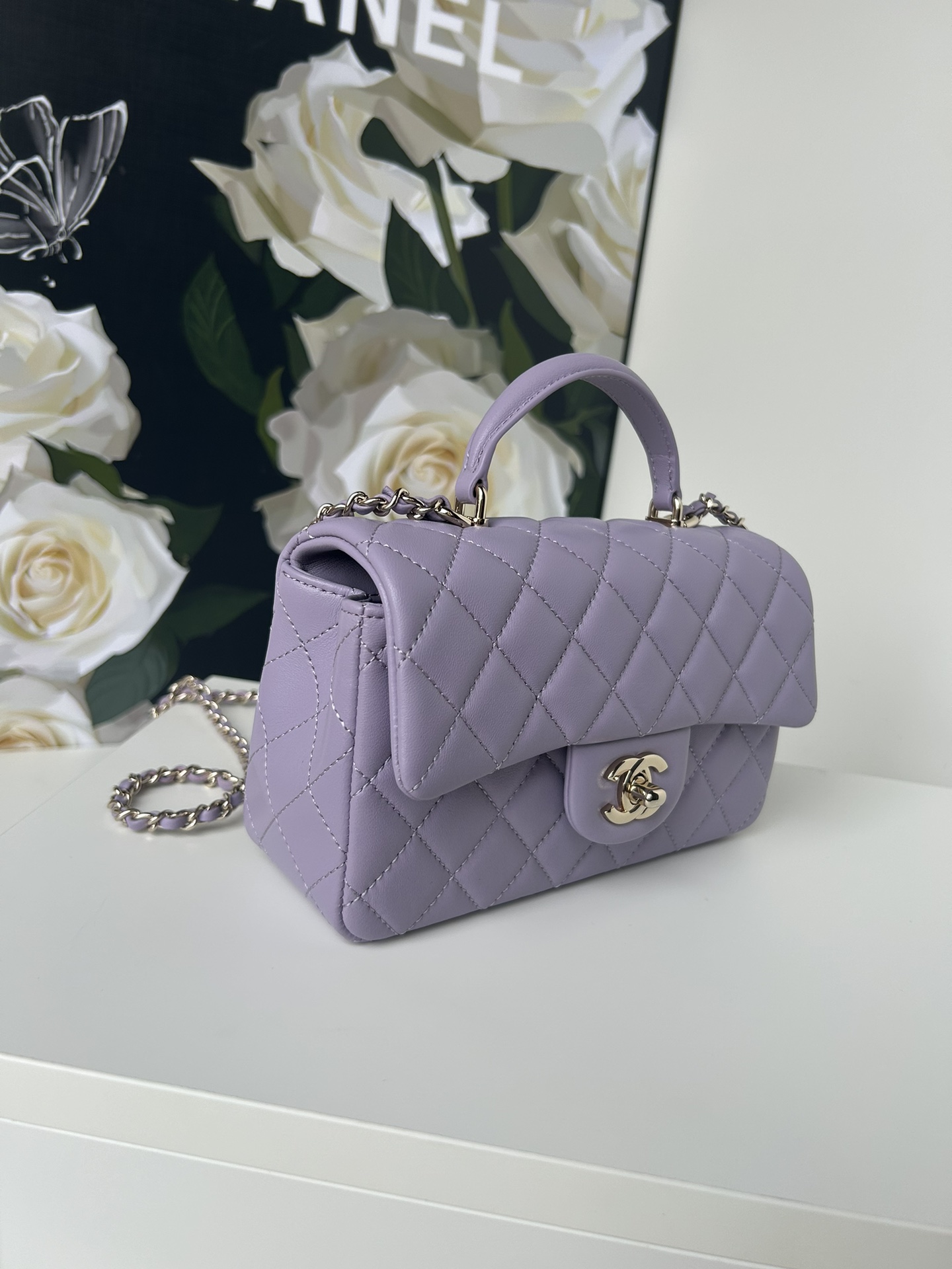 Chanel21K最新MiniCFhandle手提包AS2431经典菱格口盖包饰以精致经典链子搭配手提细