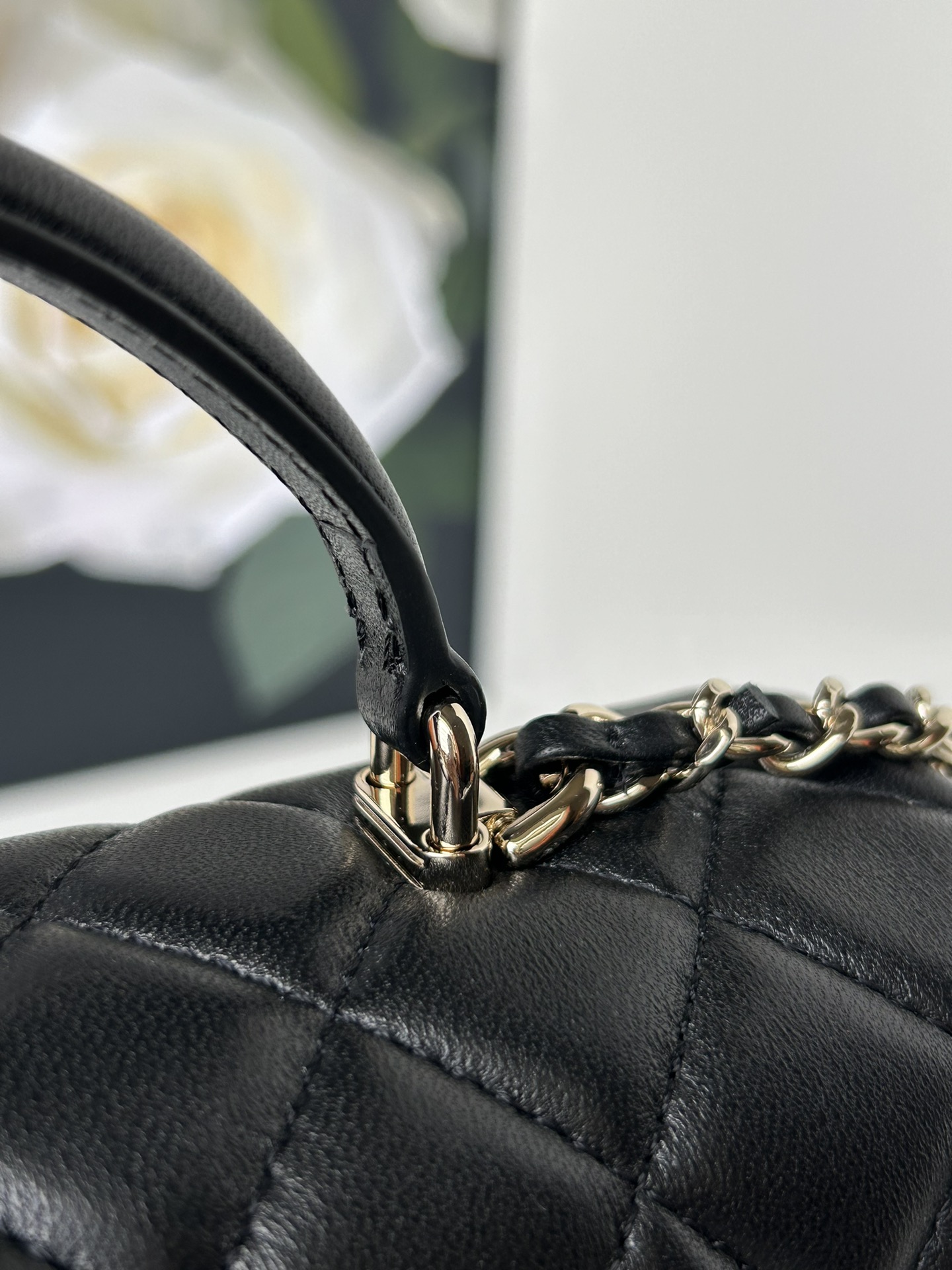 Chanel21K最新MiniCFhandle手提包AS2431经典菱格口盖包饰以精致经典链子搭配手提细