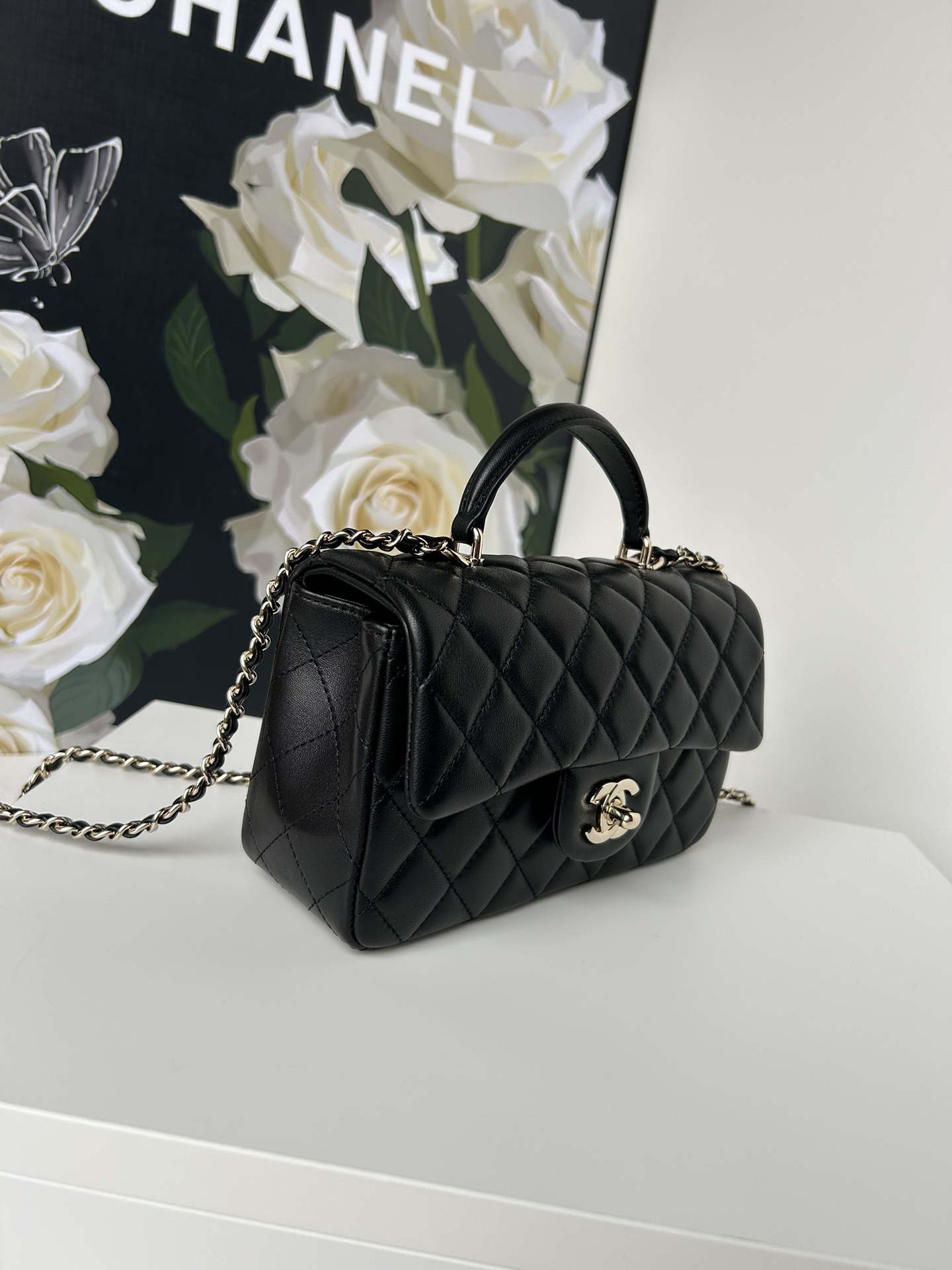 Chanel21K最新MiniCFhandle手提包AS2431经典菱格口盖包饰以精致经典链子搭配手提细