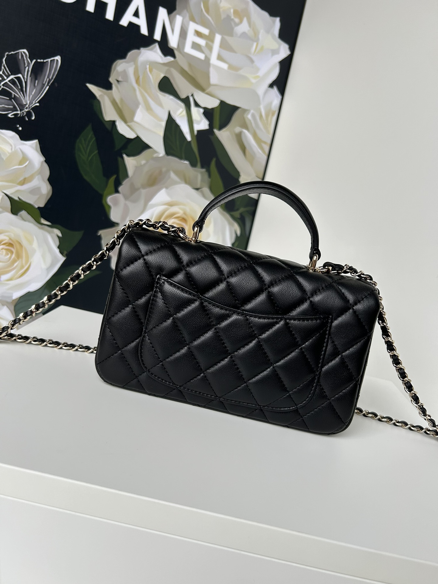 Chanel21K最新MiniCFhandle手提包AS2431经典菱格口盖包饰以精致经典链子搭配手提细